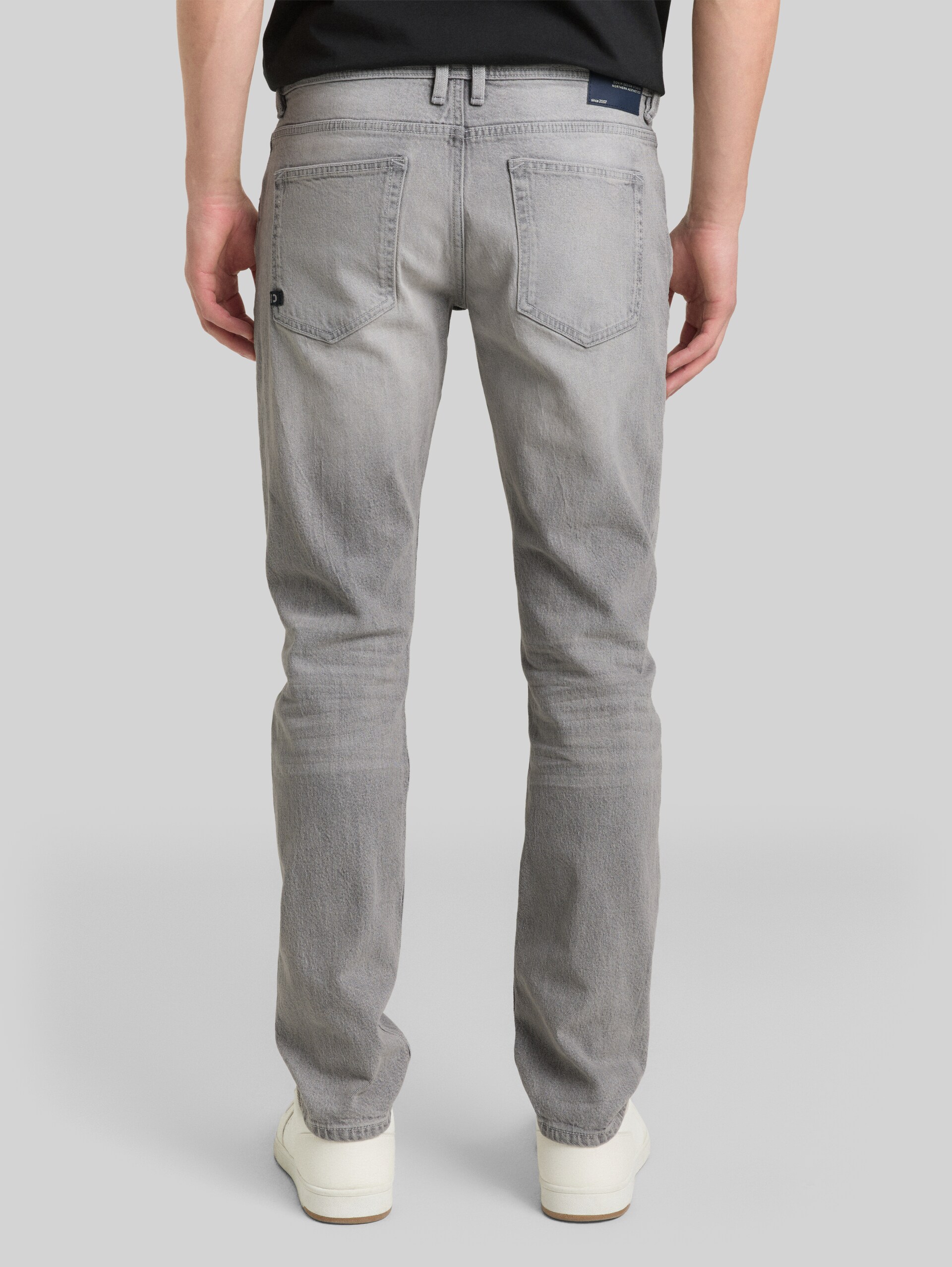 TTPIERS SLIM Jeans - used light stone grey denim - Auschnitt Model-Rückansicht