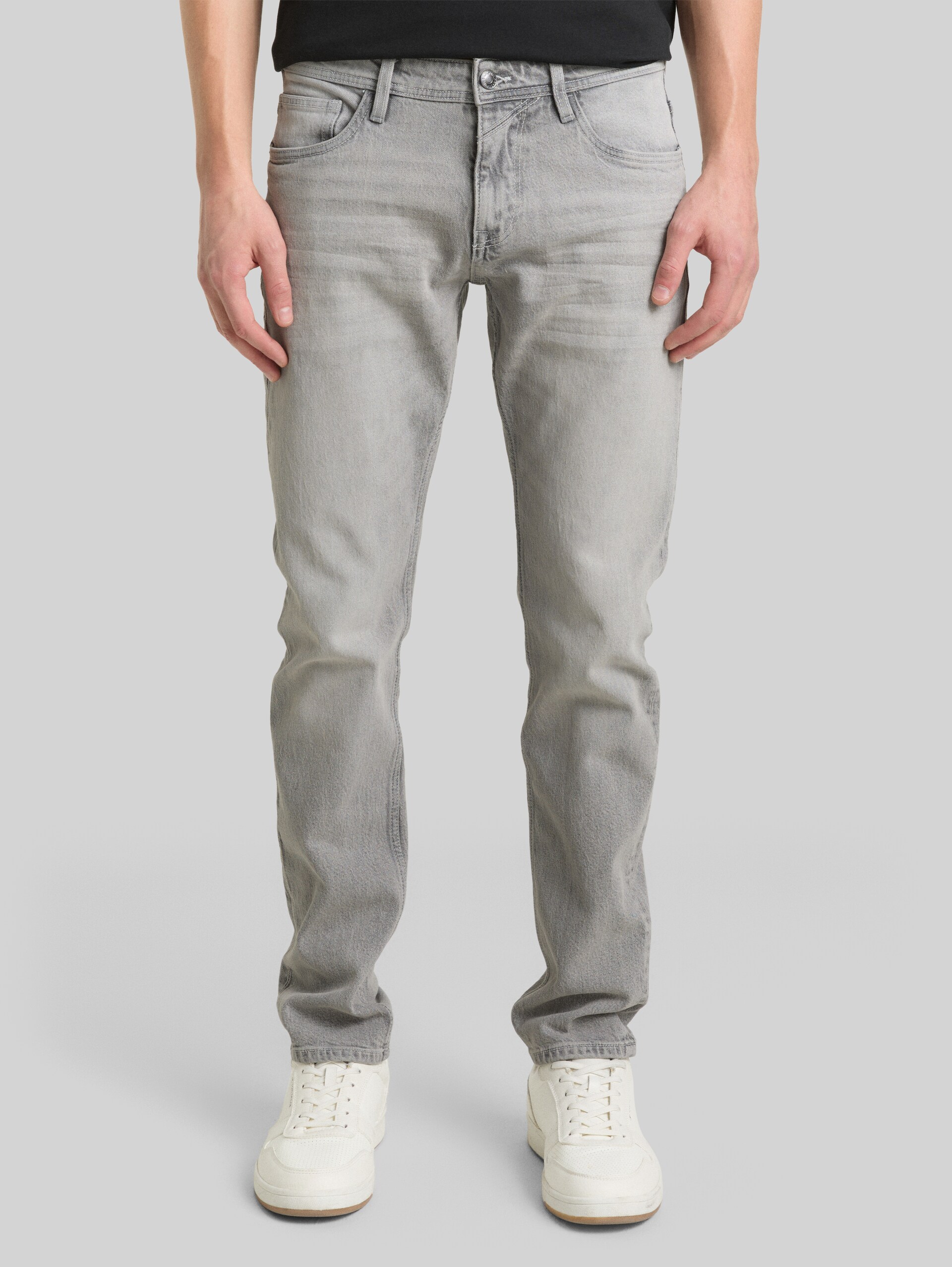 TTPIERS SLIM Jeans - used light stone grey denim - Ausschnitt Model-Vorderansicht