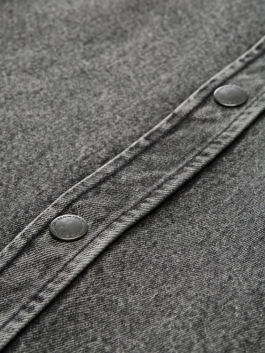 Overshirt Jeanshemd mit Brusttasche - used mid stone grey denim - Material-Ansicht