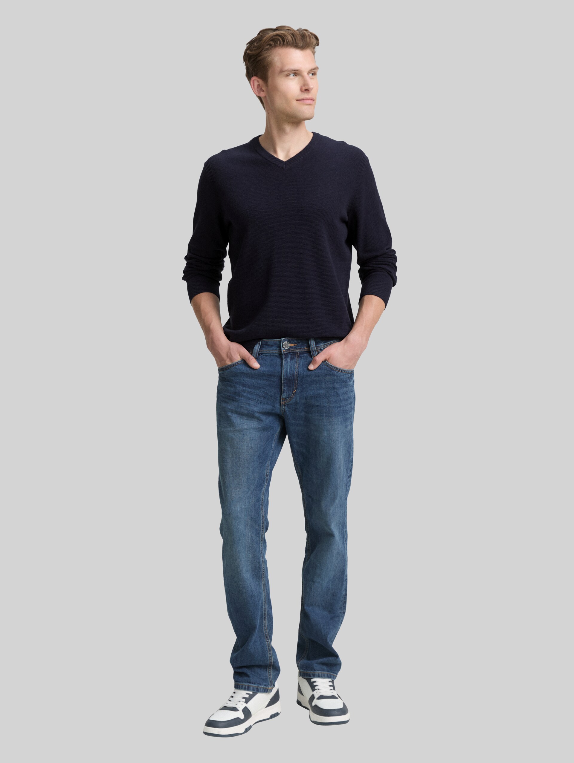 Knitted jumper with V-neck made from organic cotton - Knitted Navy Melange - Model front view