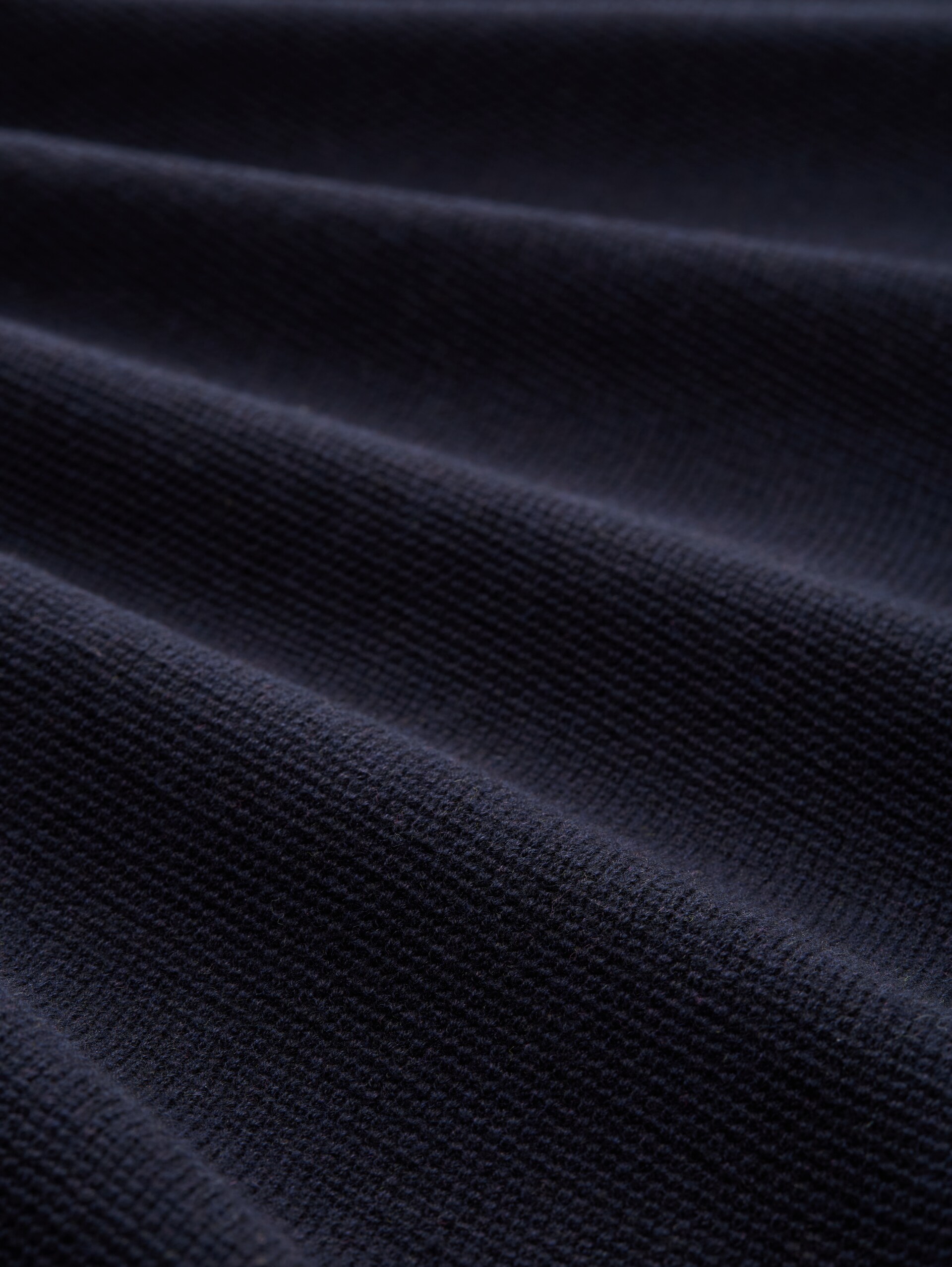 Knitted jumper with V-neck made from organic cotton - Knitted Navy Melange - Material view