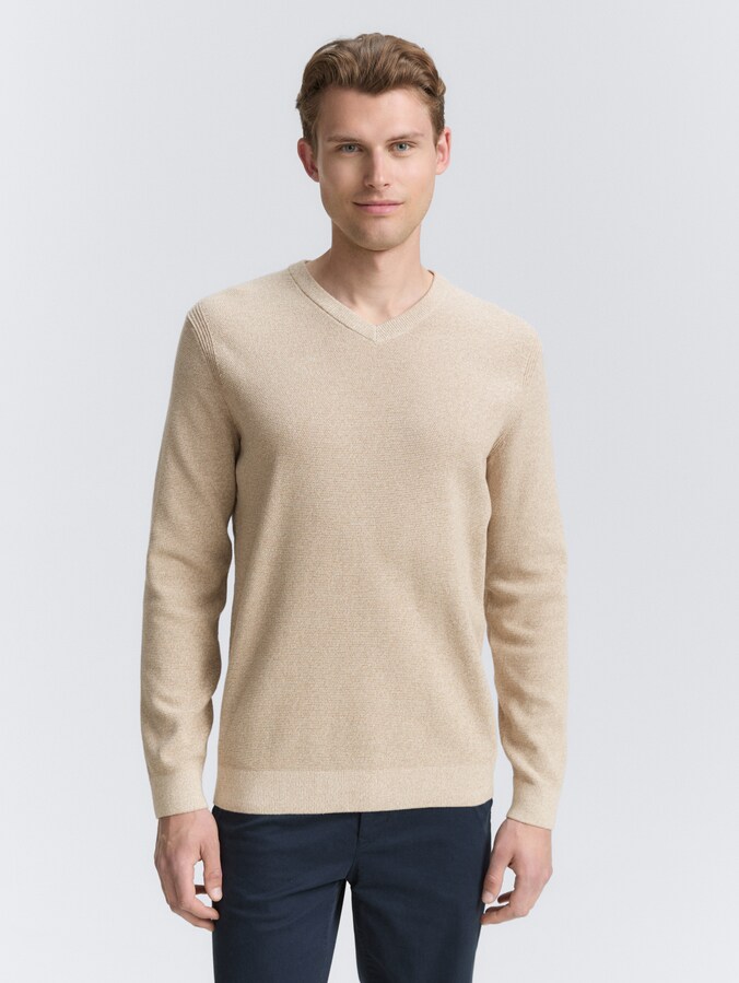 Strickpullover mit V-Ausschnitt aus Bio-Baumwolle von Men, beige offwhite twotone
