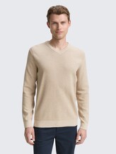 Strickpullover mit V-Ausschnitt aus Bio-Baumwolle - beige offwhite twotone - Ausschnitt Model-Vorderansicht