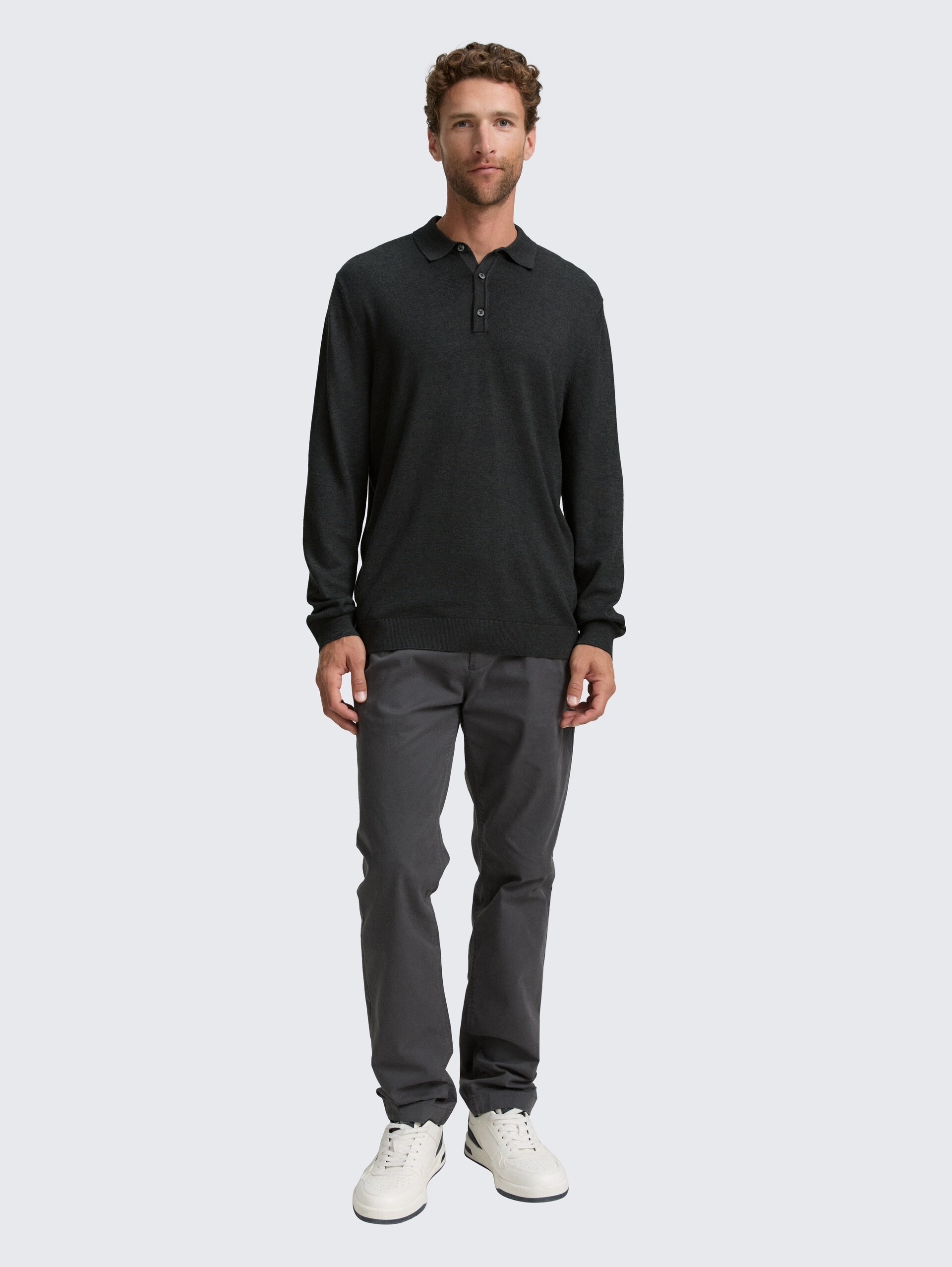 Strick-Poloshirt aus Viskose - Black Grey Melange - Model-Vorderansicht