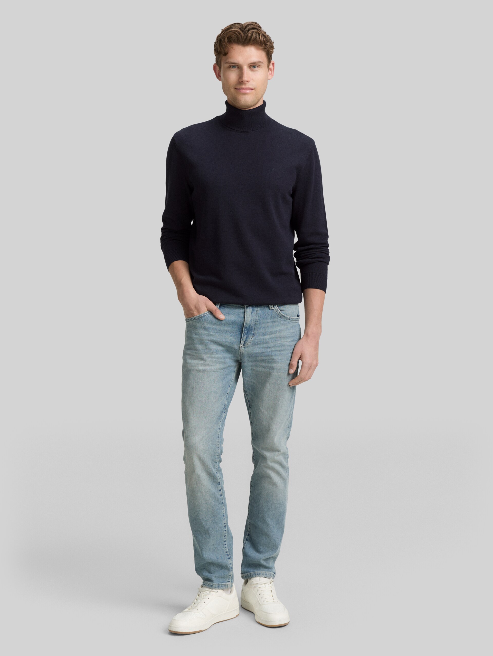 Rollkragenpullover aus Baumwolle - Knitted Navy Melange - Model-Vorderansicht