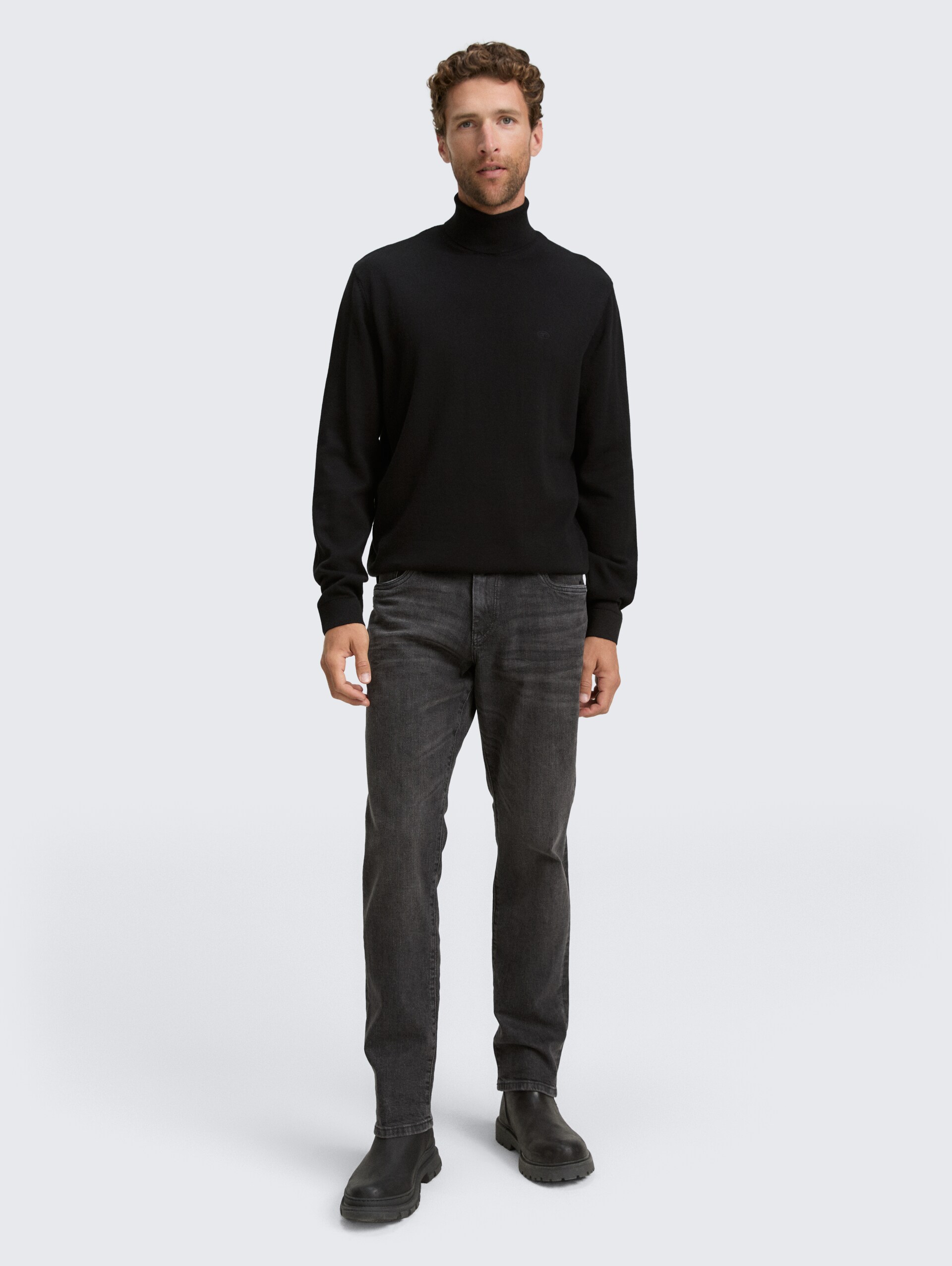 Rollkragenpullover aus Baumwolle - Black - Model-Vorderansicht