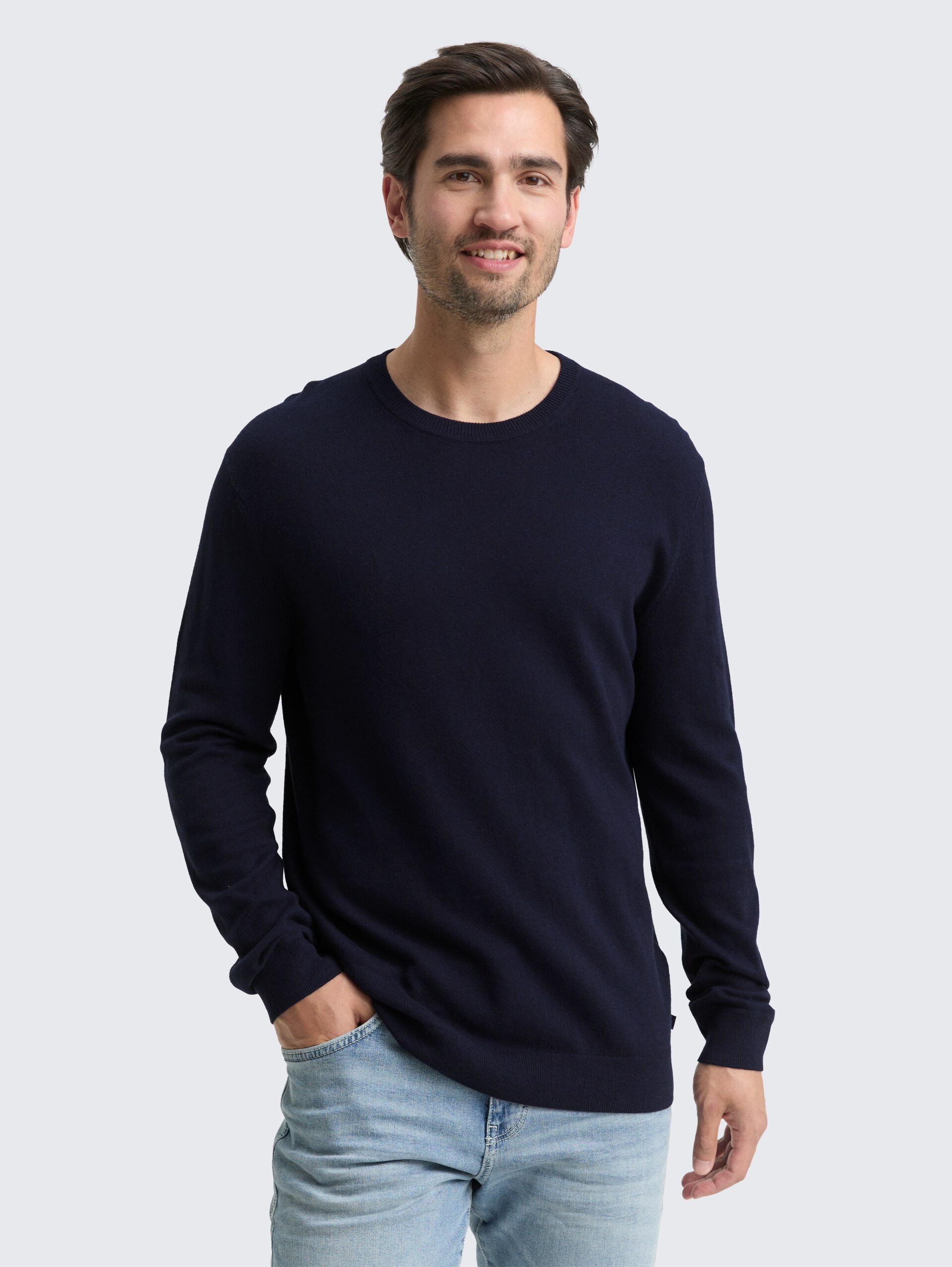 Strickpullover mit Kaschmir-Anteil - Knitted Navy Melange - Ausschnitt Model-Vorderansicht