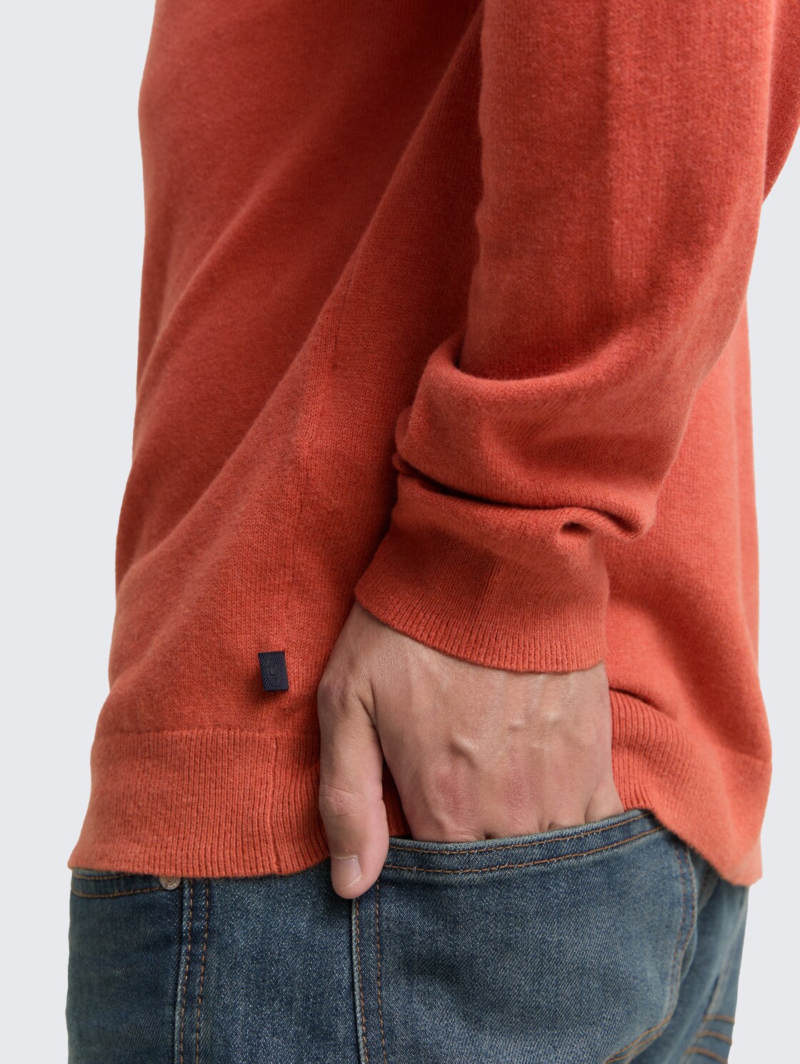 Strickpullover mit Kaschmir-Anteil - rust red melange - Detail-Model-Ansicht