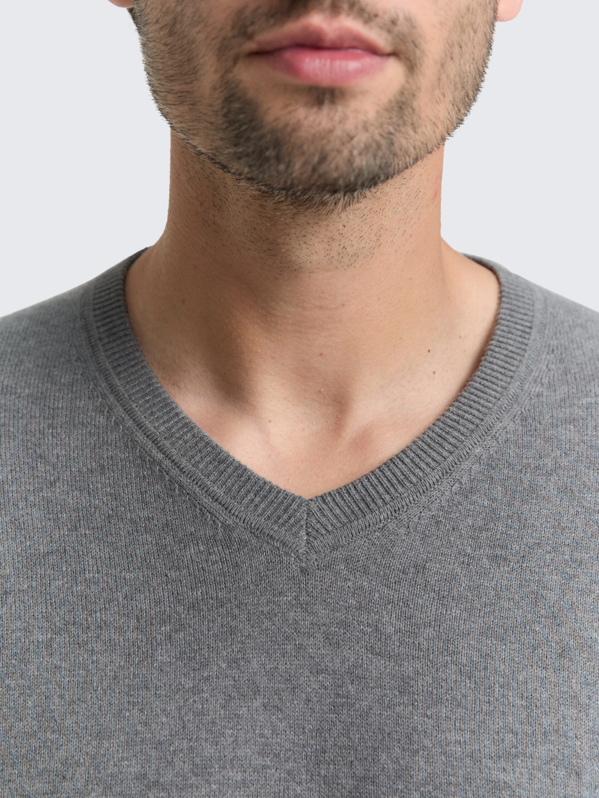 Strickpullover mit Kaschmir-Anteil - classic dark grey melange - Detail-Model-Ansicht