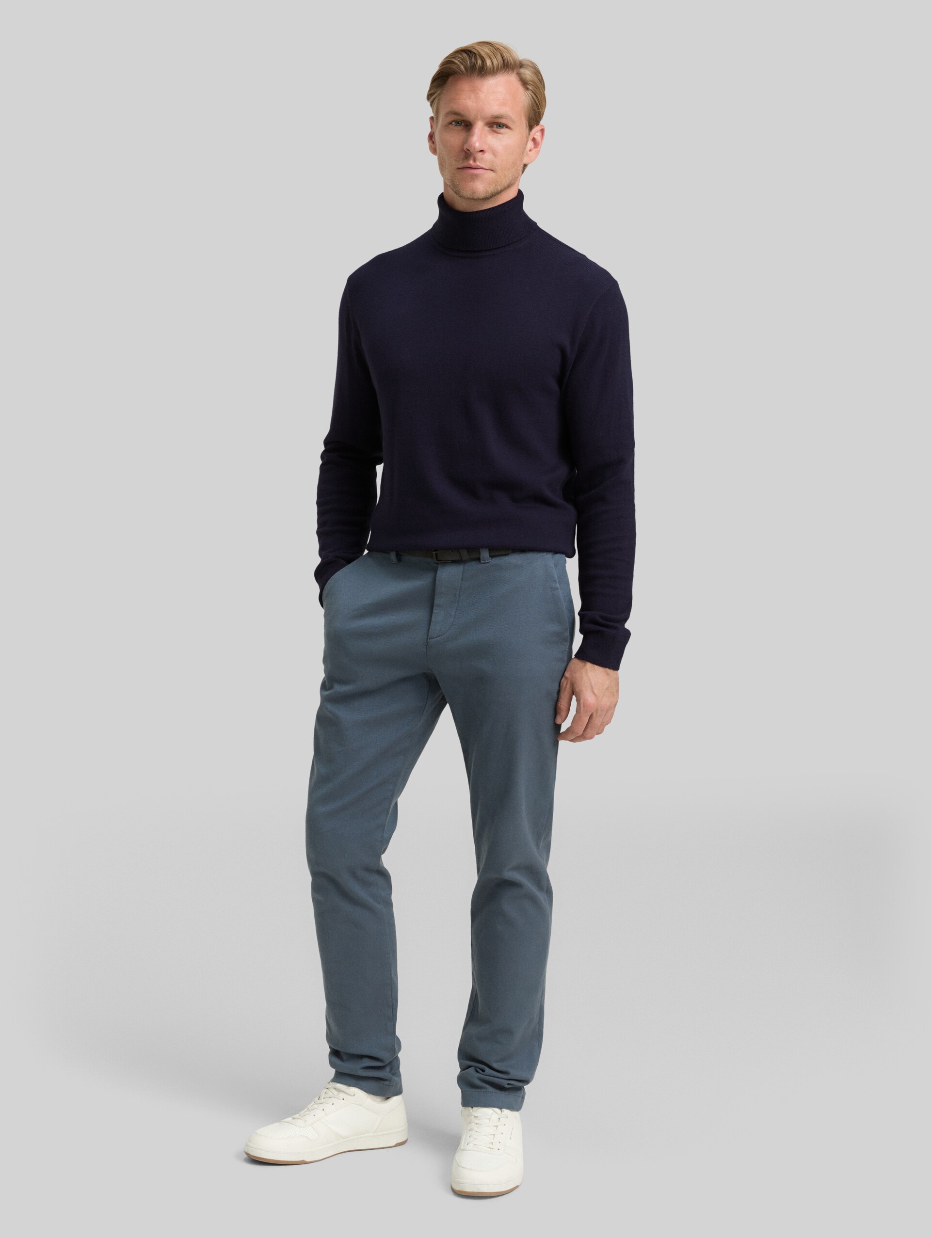 Turtleneck jumper with cashmere blend - Knitted Navy Melange - Model front view