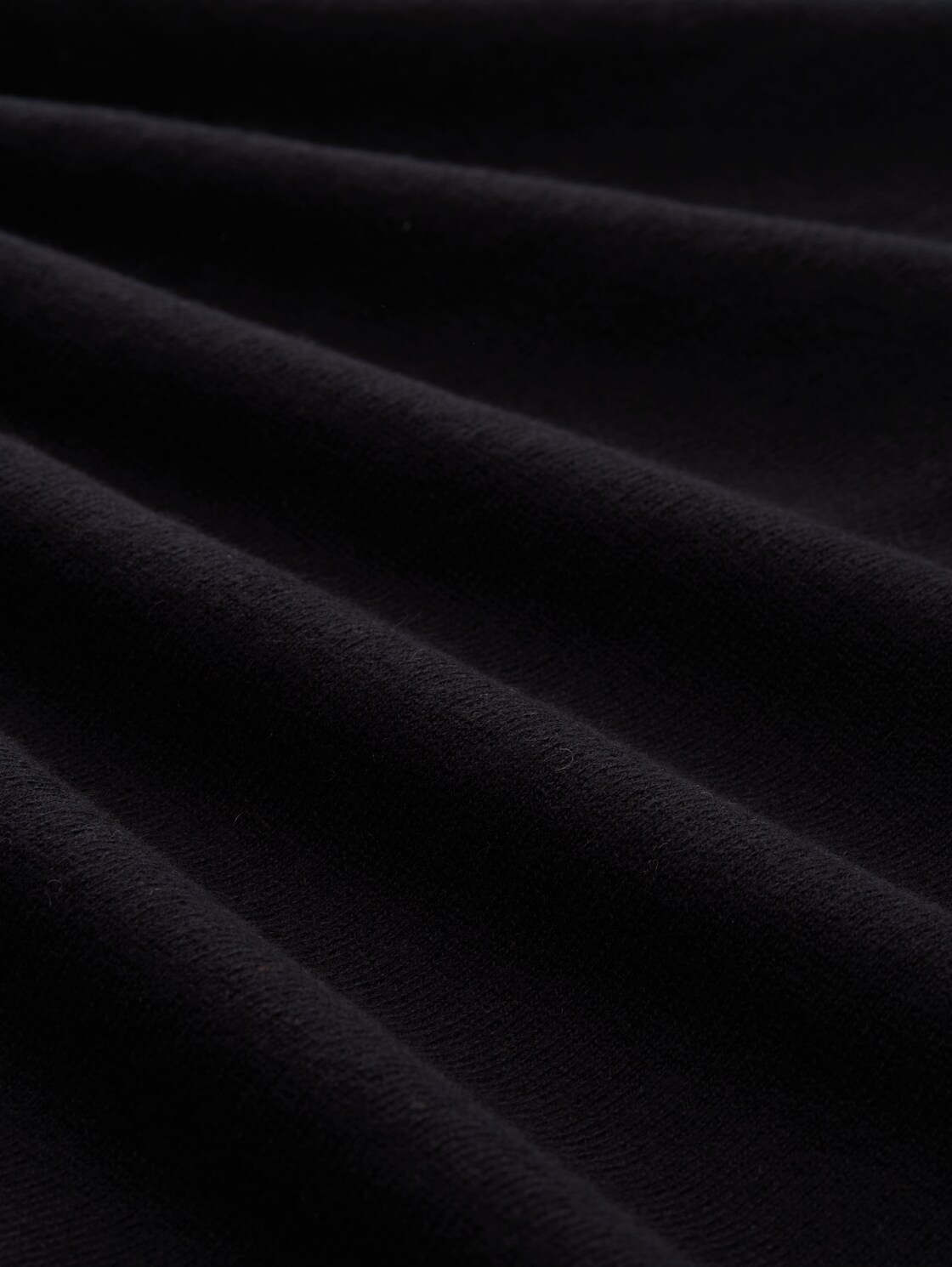 Rollkragenpullover mit Kaschmir-Anteil - Black - Material-Ansicht