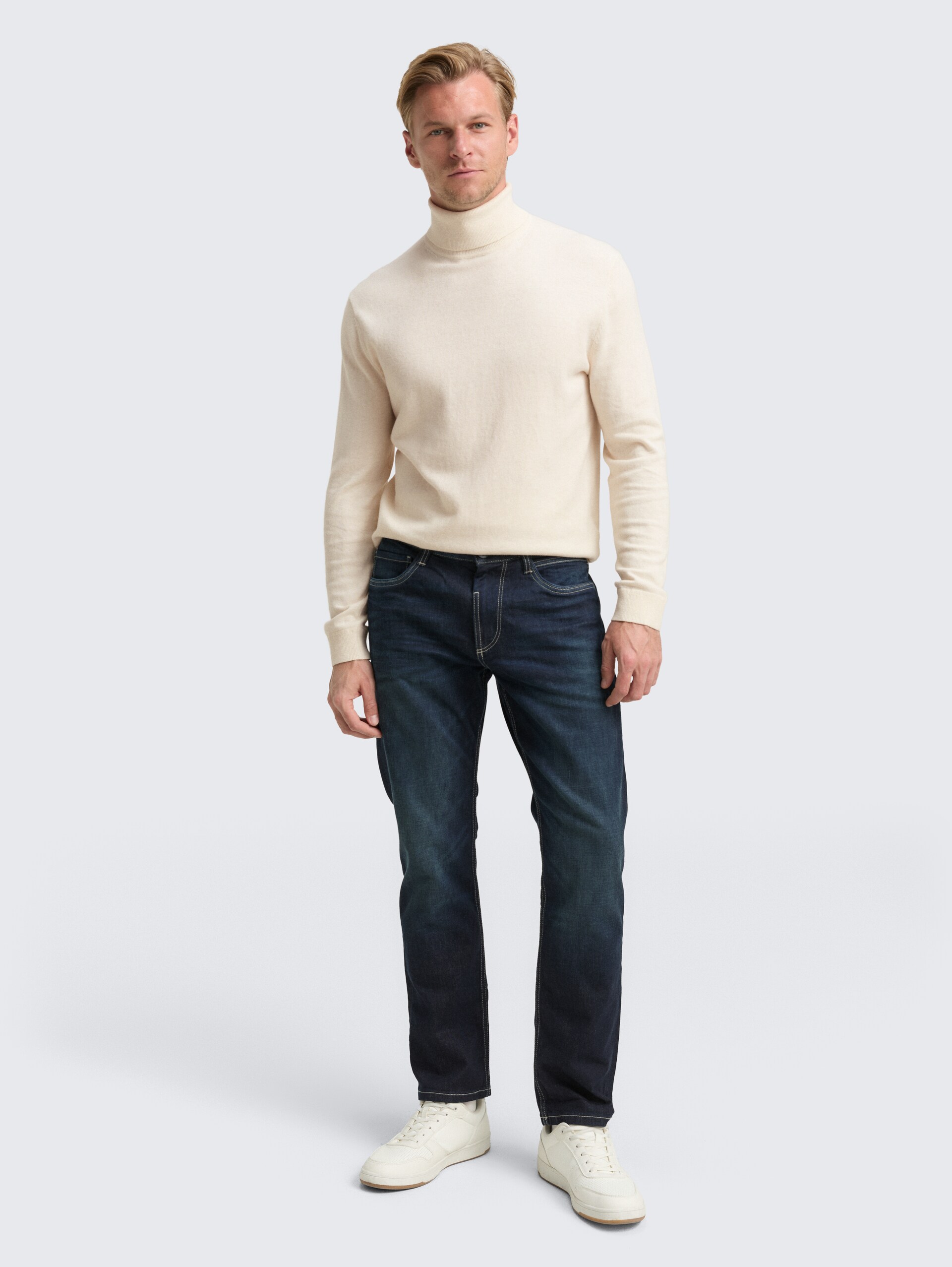 Rollkragenpullover mit Kaschmir-Anteil - soft buttercream melange - Model-Vorderansicht