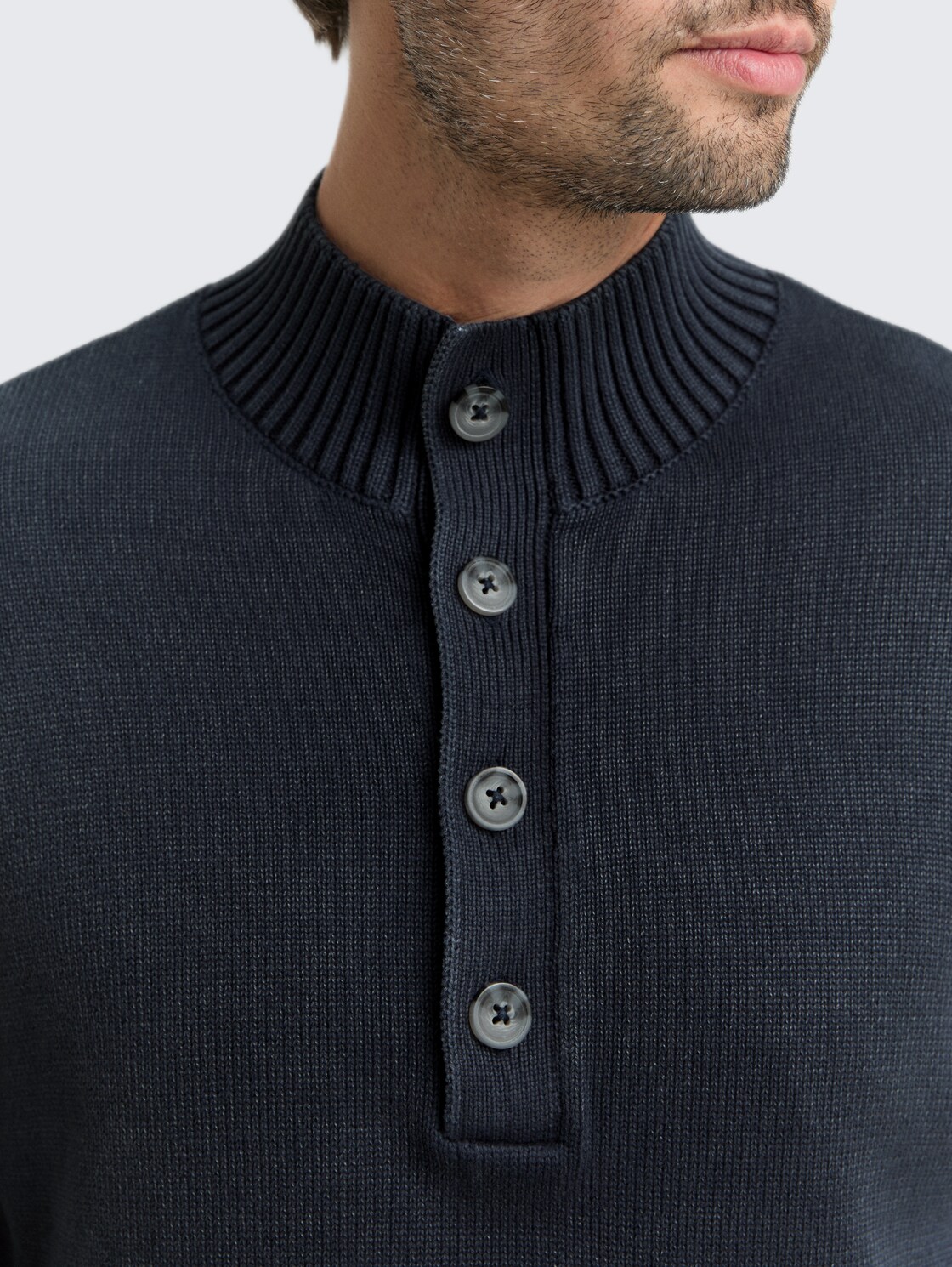 Troyer knitted jumper in a washed cotton look - sky captain blue - Detail model view