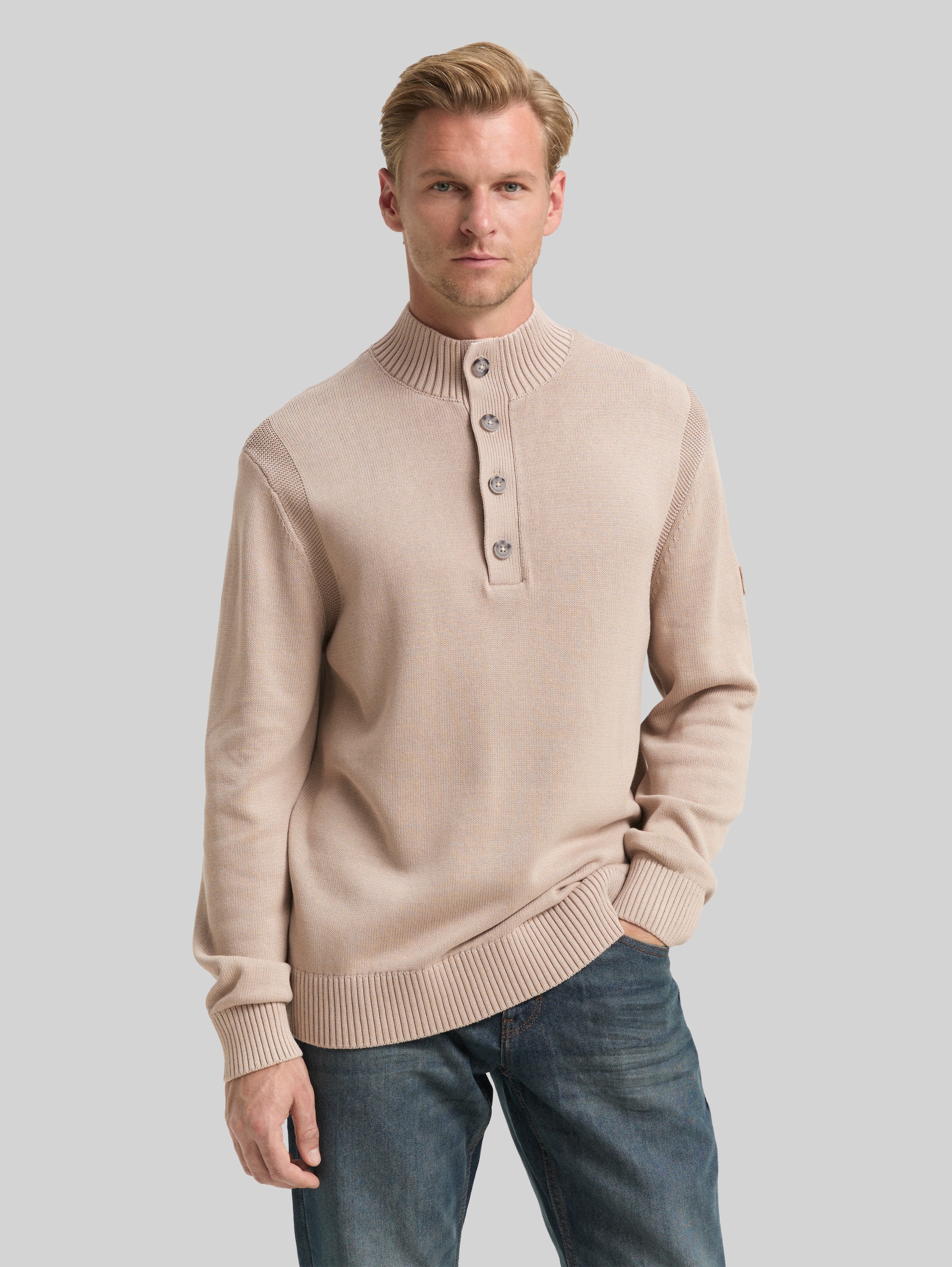 Troyer knitted jumper in a washed cotton look - light cashmere - Neckline model front view
