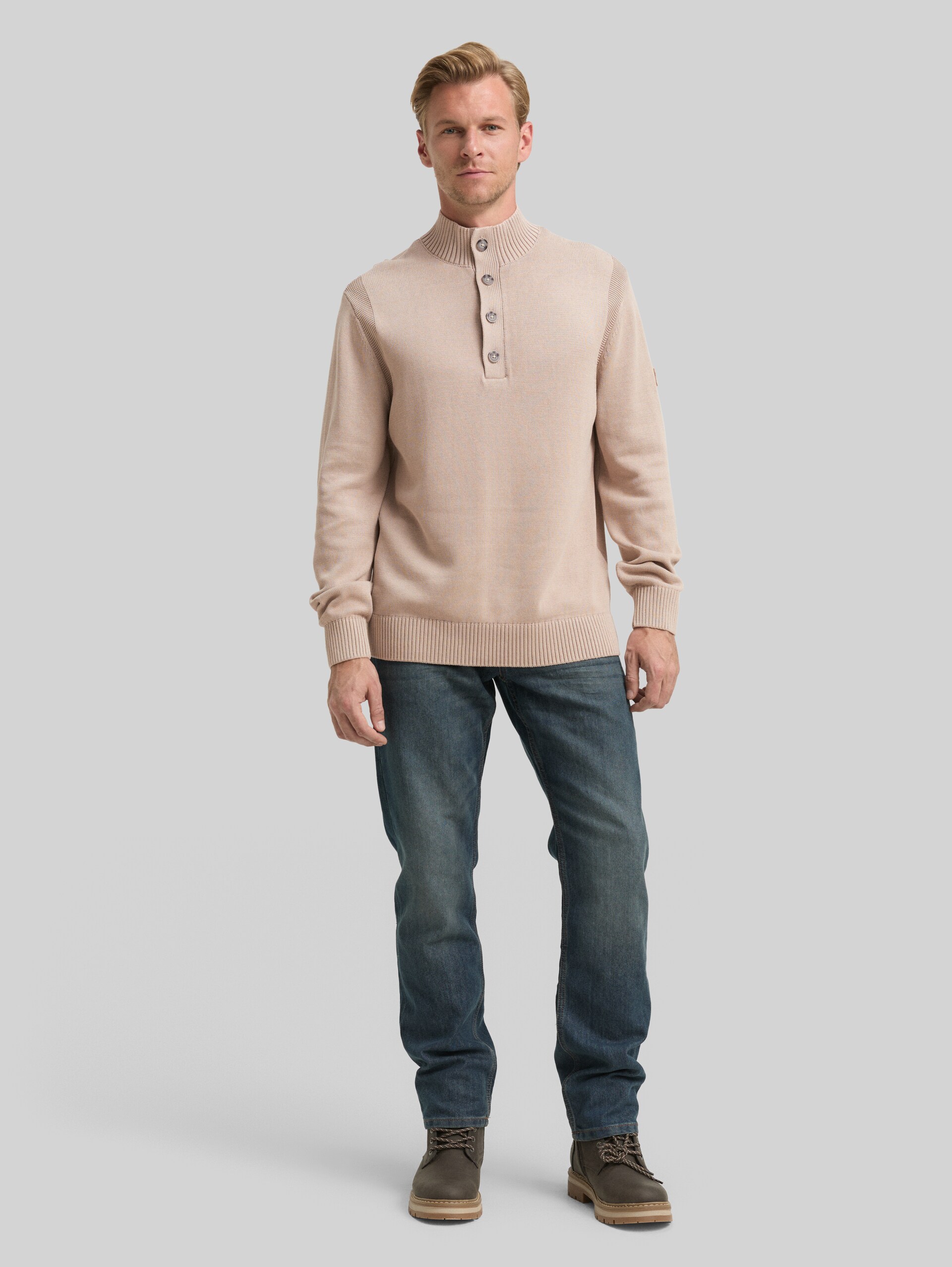 Troyer knitted jumper in a washed cotton look - light cashmere - Model front view