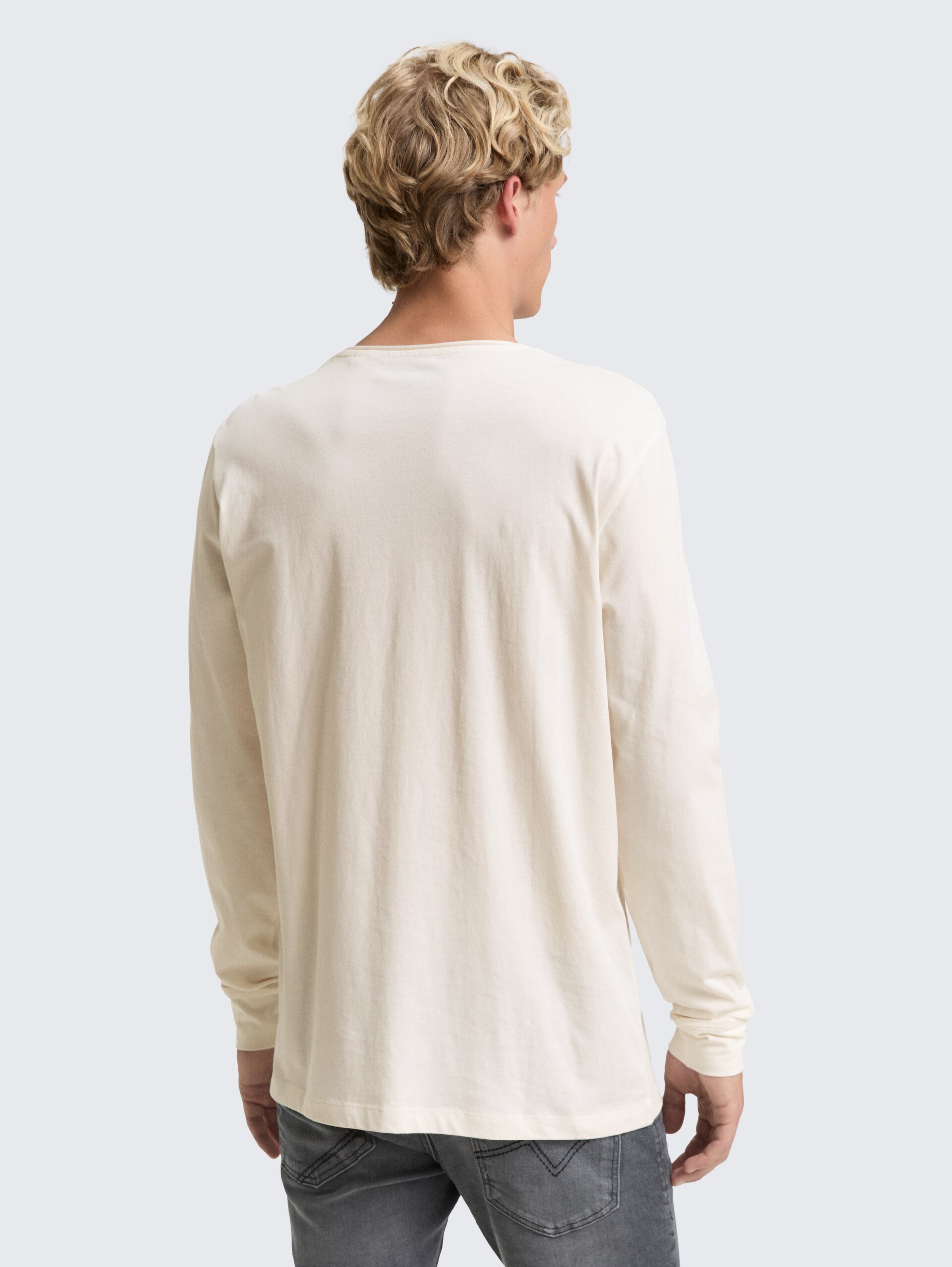 Langarmshirt aus Baumwolle - Gardenia White - Auschnitt Model-Rückansicht