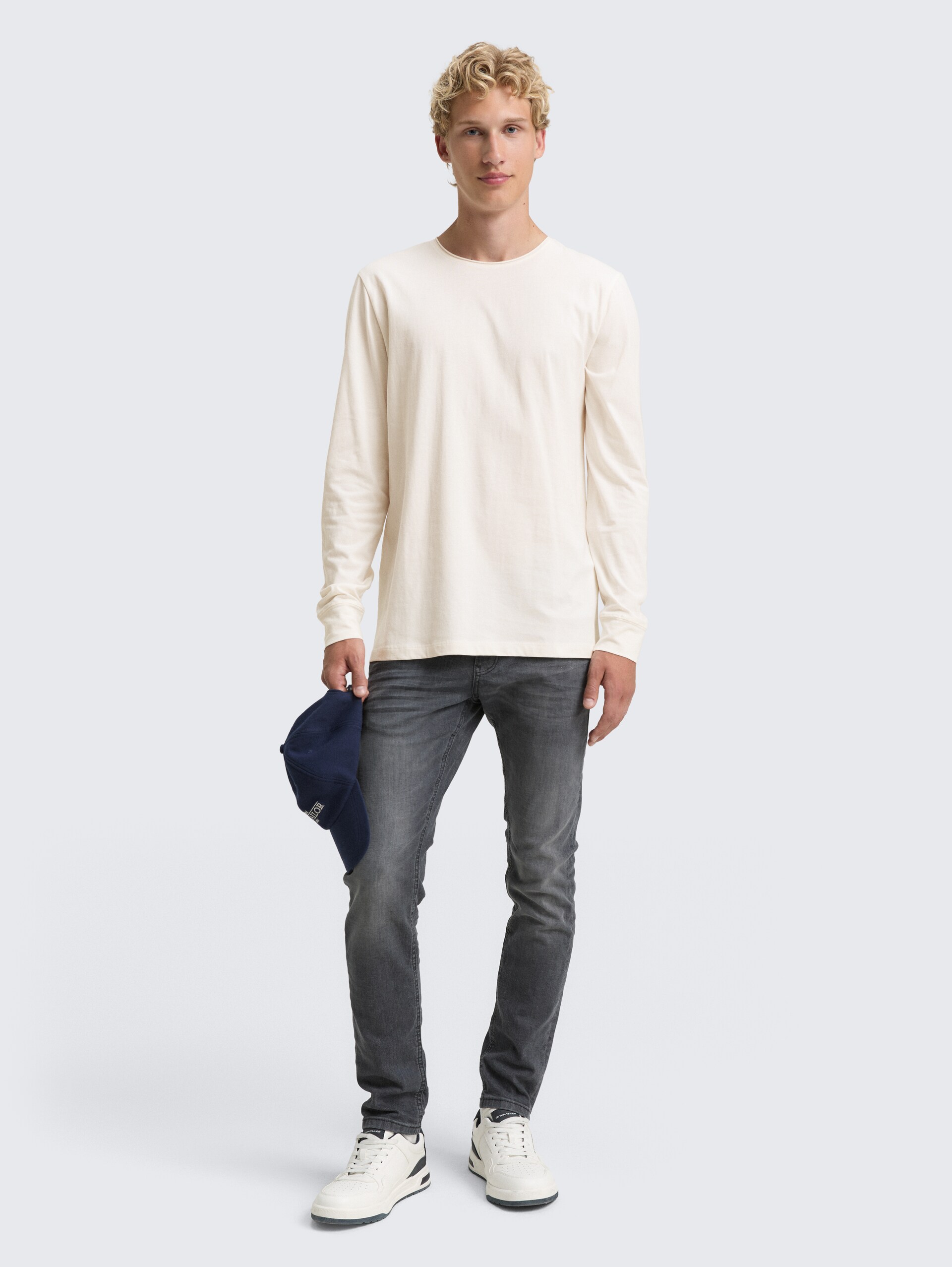 Langarmshirt aus Baumwolle - Gardenia White - Model-Vorderansicht