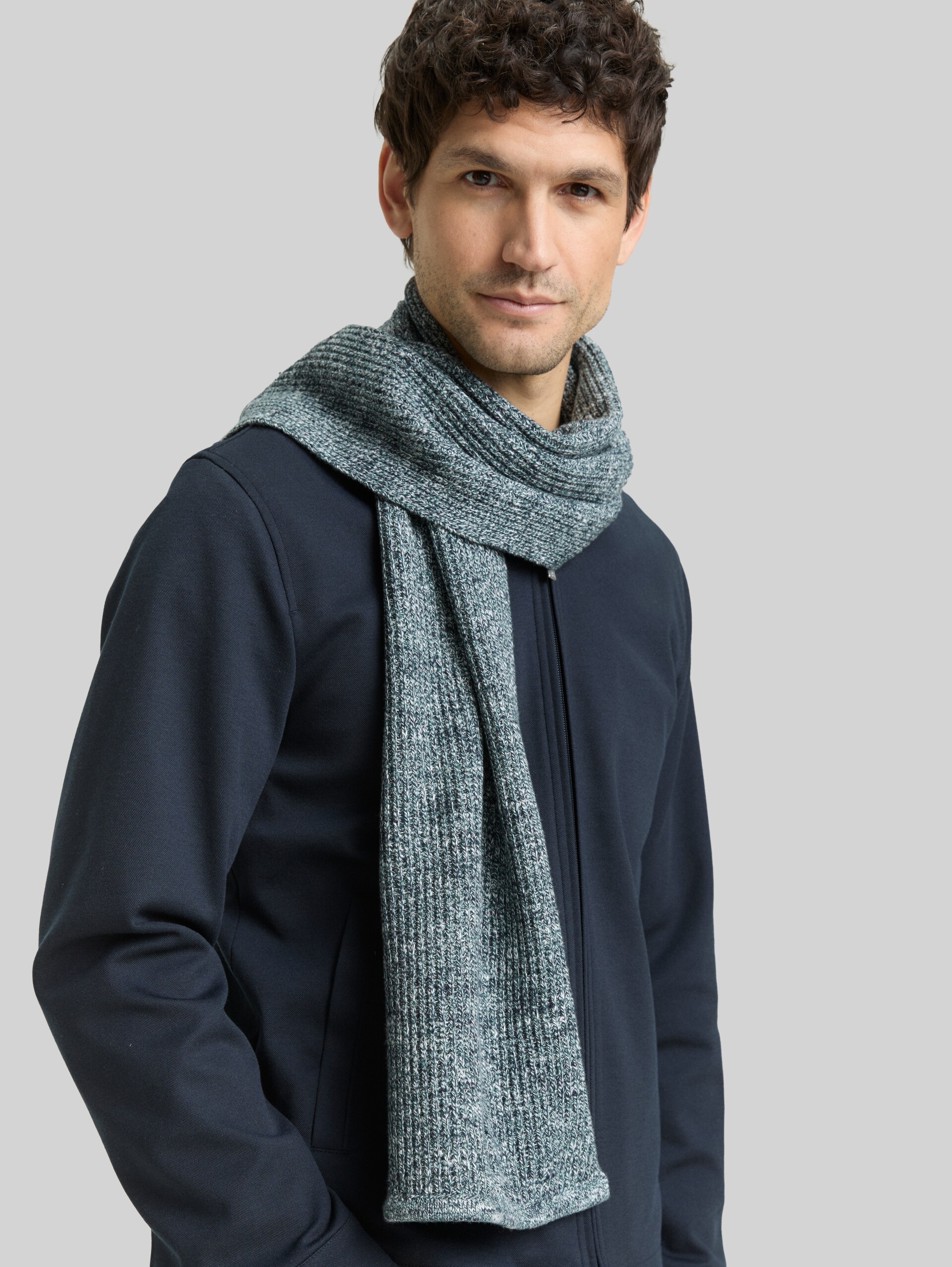 Schal aus Baumwolle - navy green multicolor - Ausschnitt Model-Vorderansicht