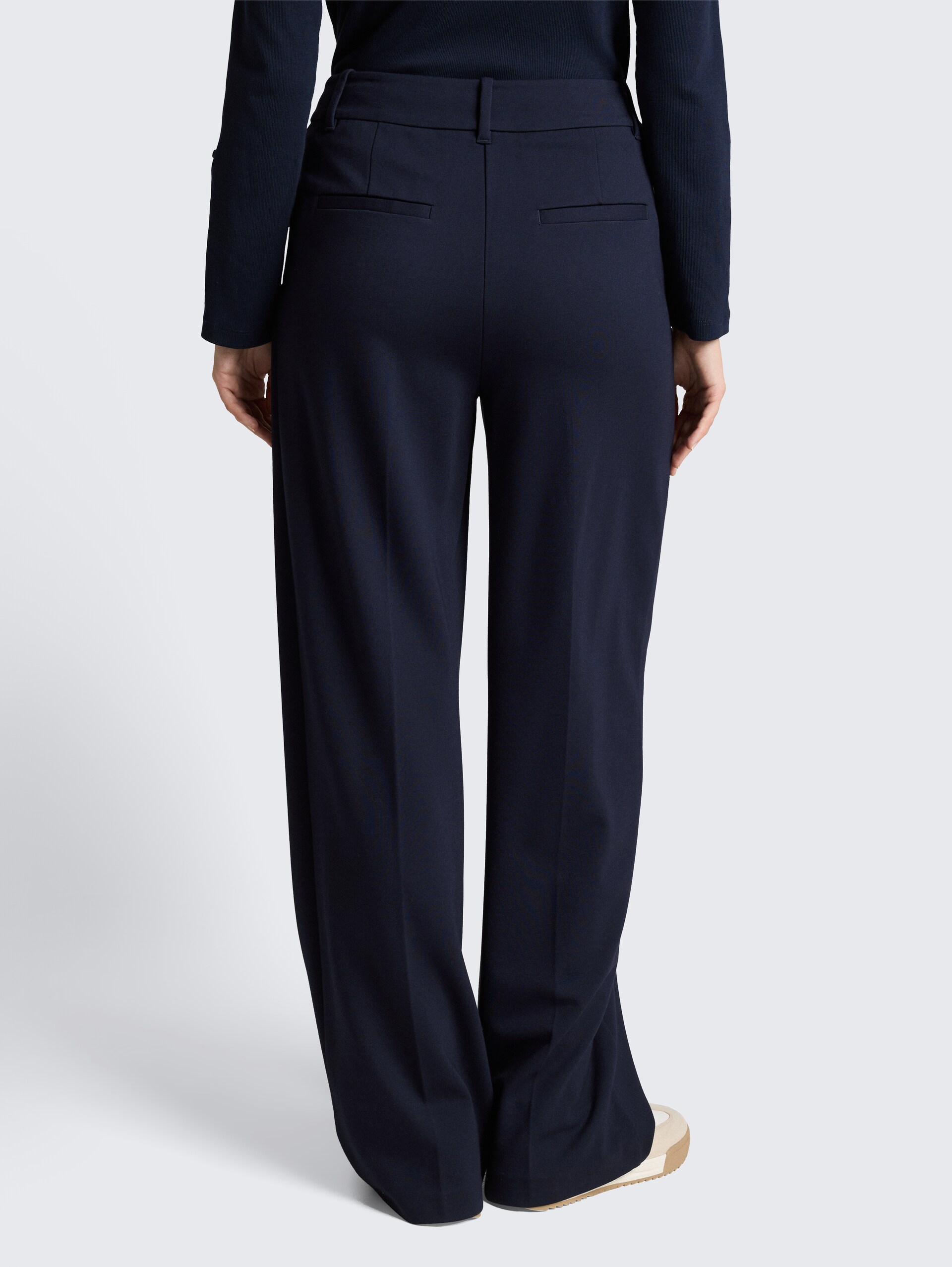 TTLEA Wide Leg Hose - sky captain blue - Auschnitt Model-Rückansicht