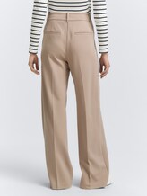 TTLEA Wide Leg Hose - soft taupe grey - Auschnitt Model-Rückansicht