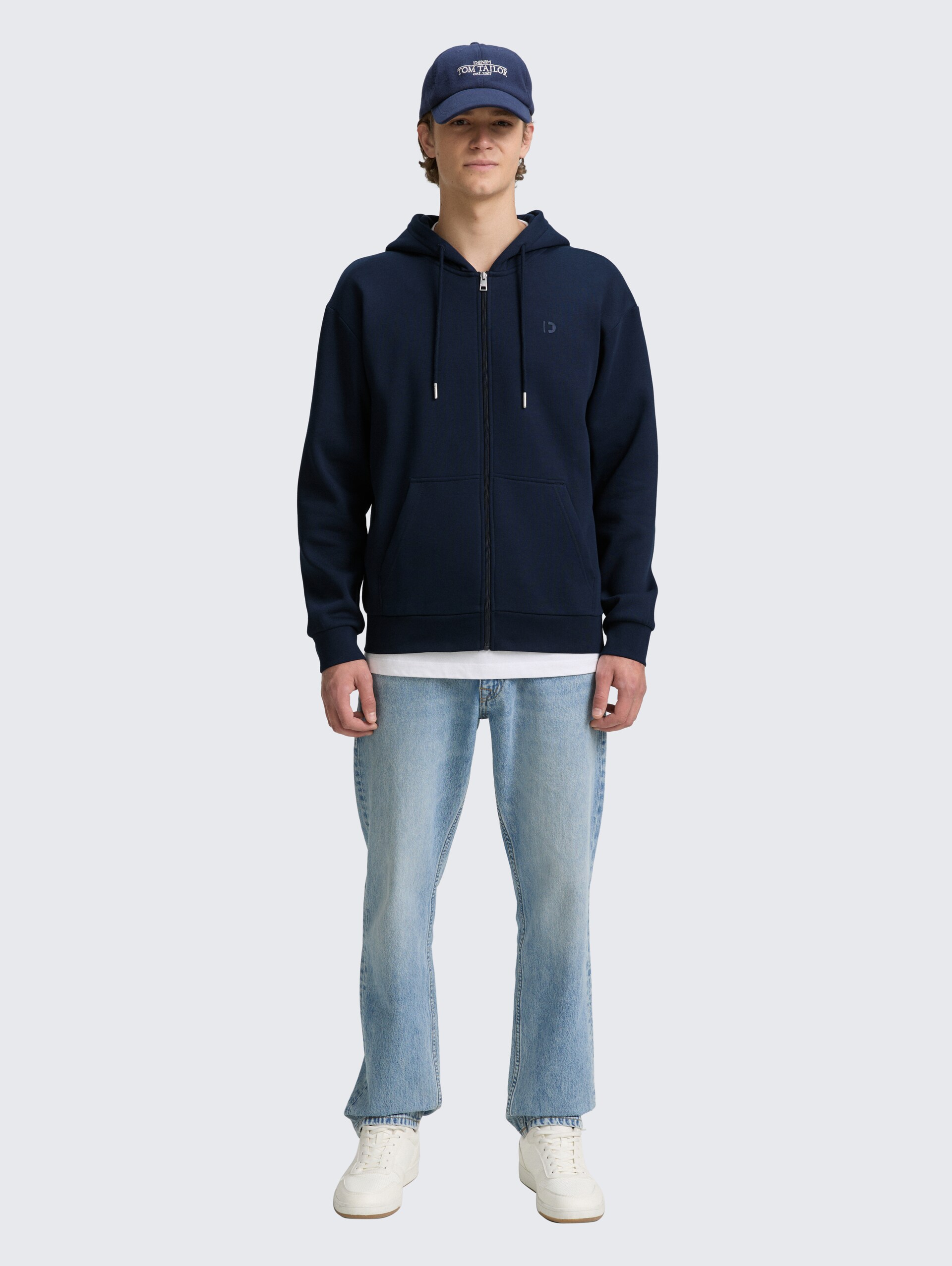 Hoodie Sweatjacke mit Logo-Print - sky captain blue - Model-Vorderansicht