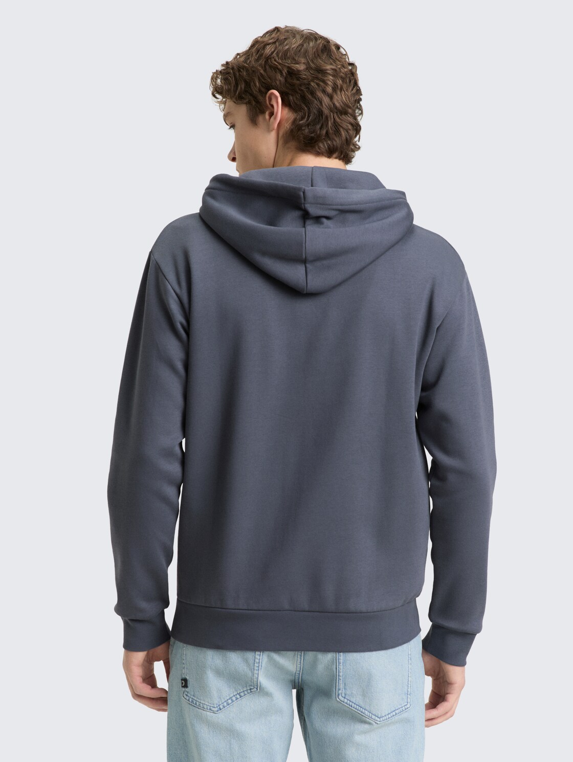 Hoodie Sweatjacke mit Logo-Print - urban medium grey - Auschnitt Model-Rückansicht