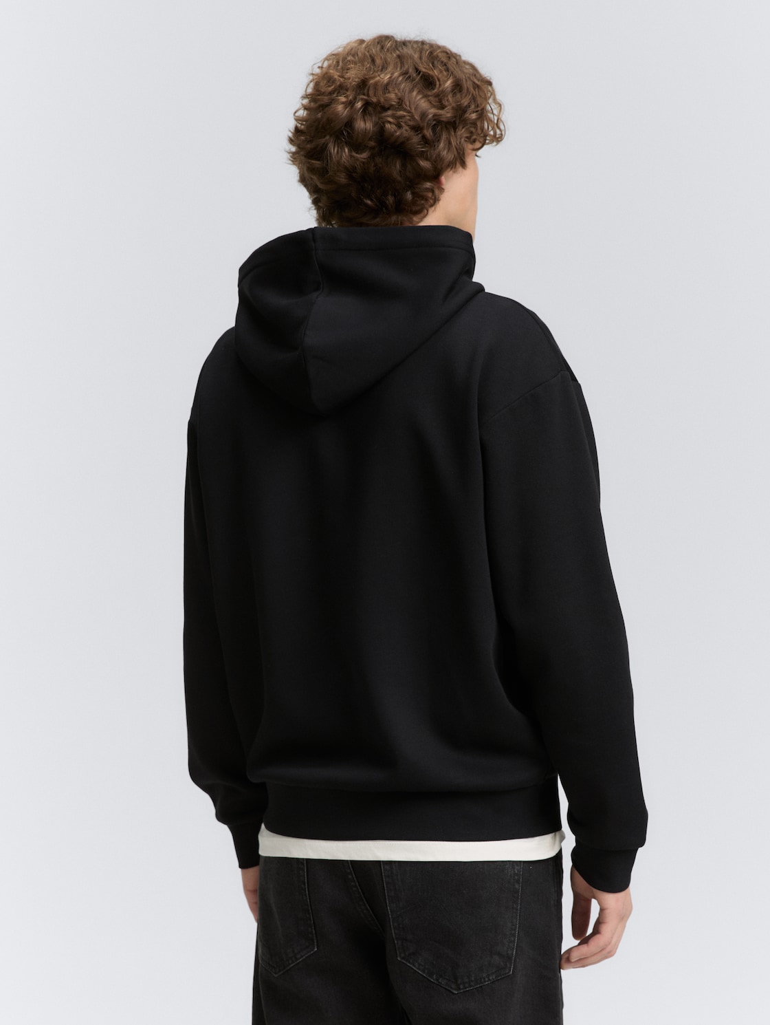 Hoodie Sweatjacke mit Logo-Print - Black - Auschnitt Model-Rückansicht