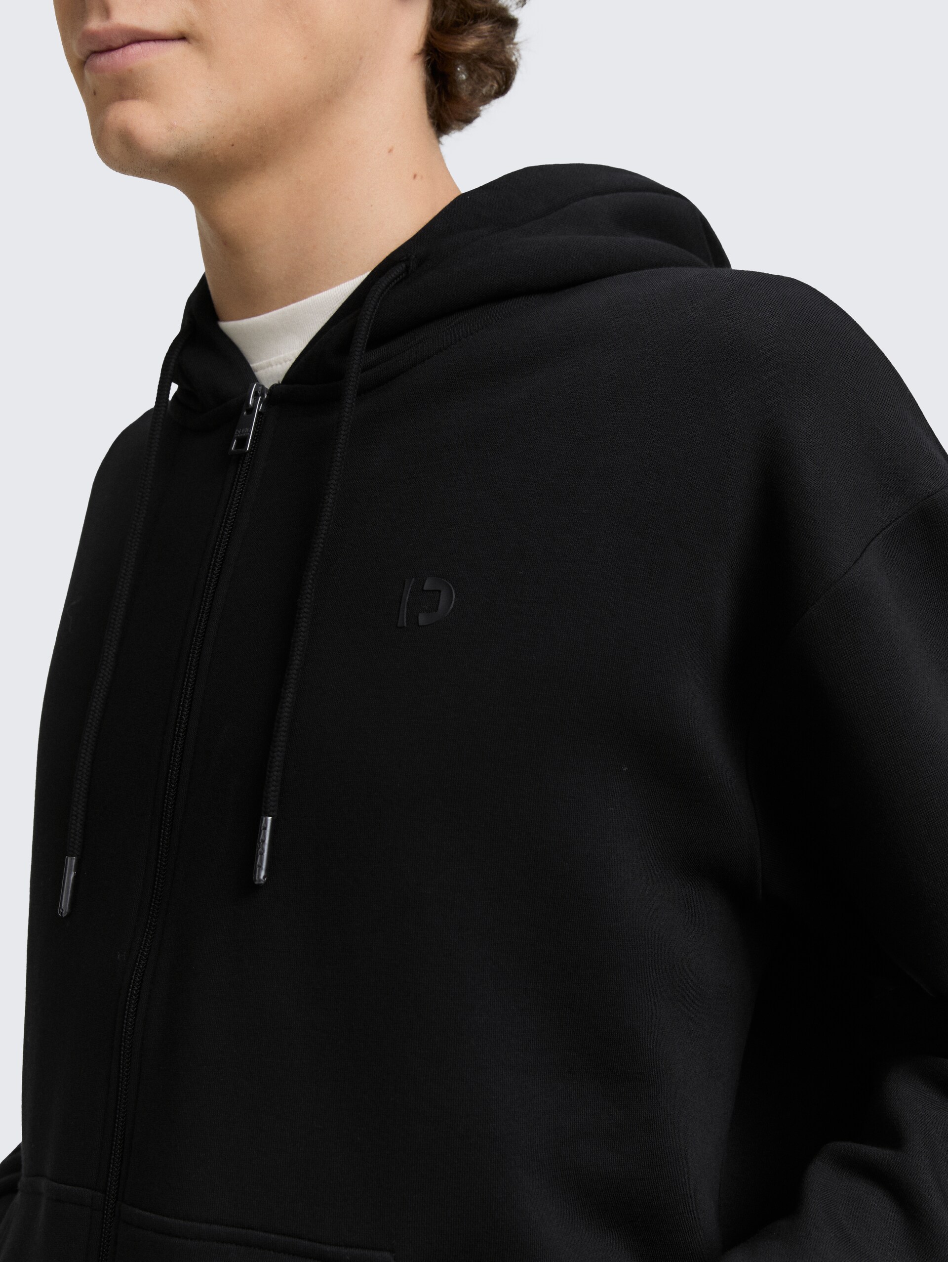 Hoodie Sweatjacke mit Logo-Print - Black - Detail-Model-Ansicht