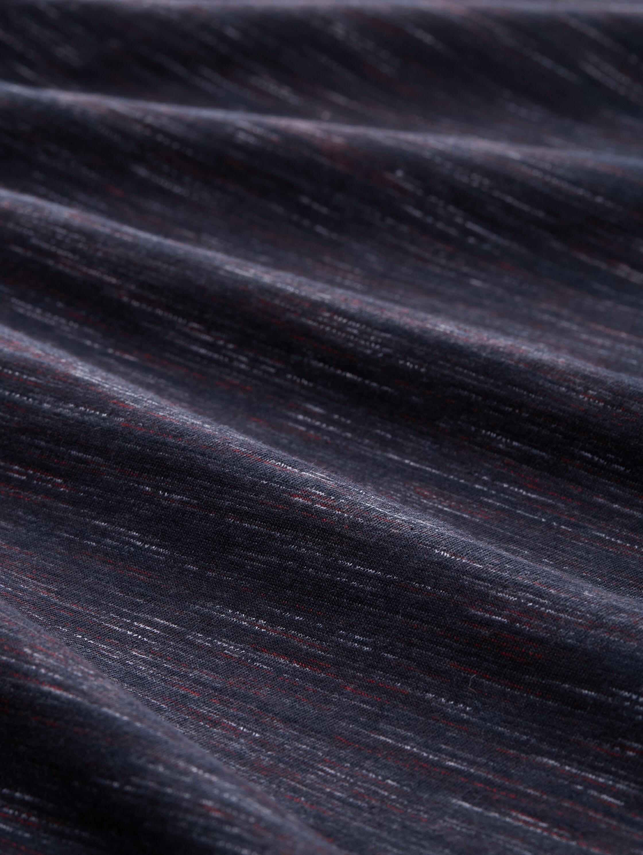 T-Shirt in Melange-Optik mit Brusttasche - navy red multi inject - Material-Ansicht