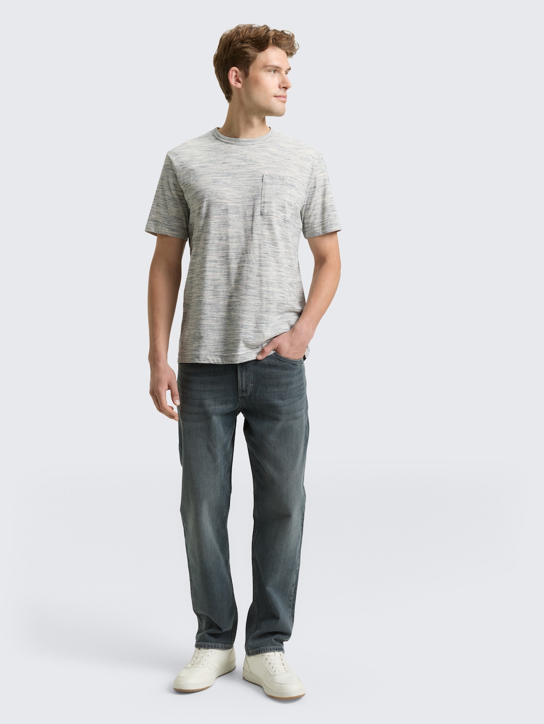 T-Shirt in Melange-Optik mit Brusttasche - gardenia white multi inject - Model-Vorderansicht