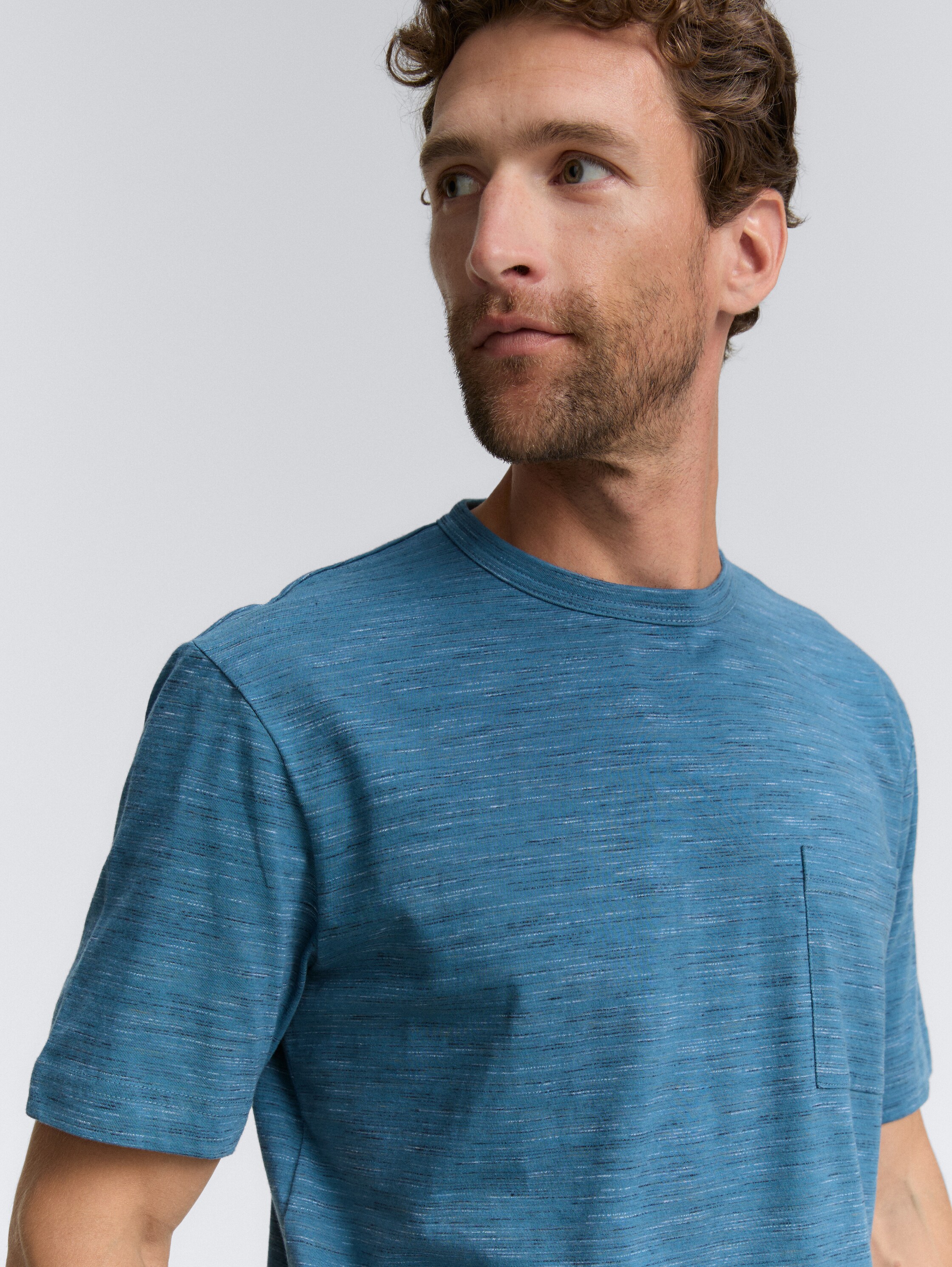 T-Shirt in Melange-Optik mit Brusttasche - real_teal_blue_multi_inject - 