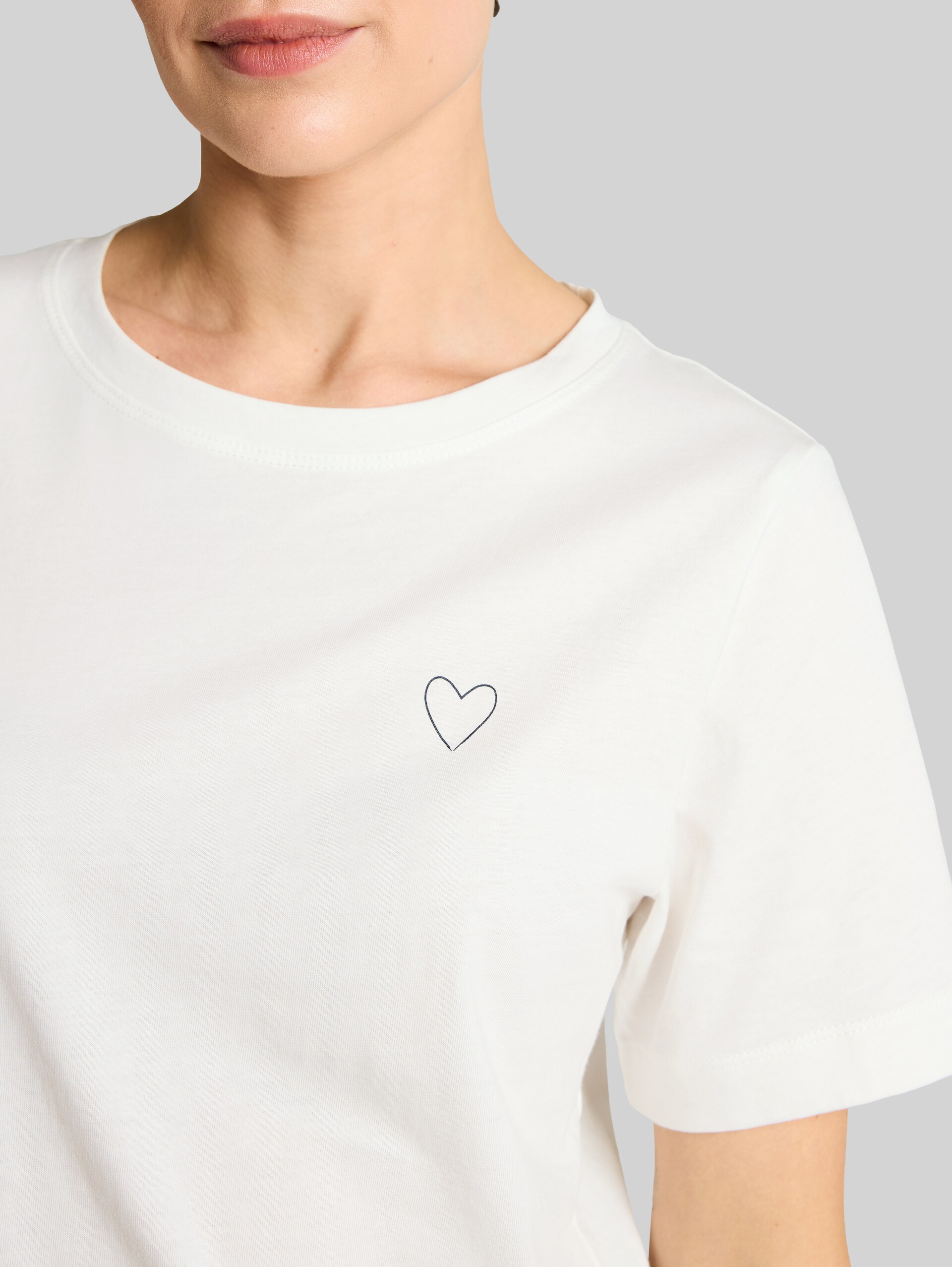 Cotton T-shirt - Whisper White - Detail model view