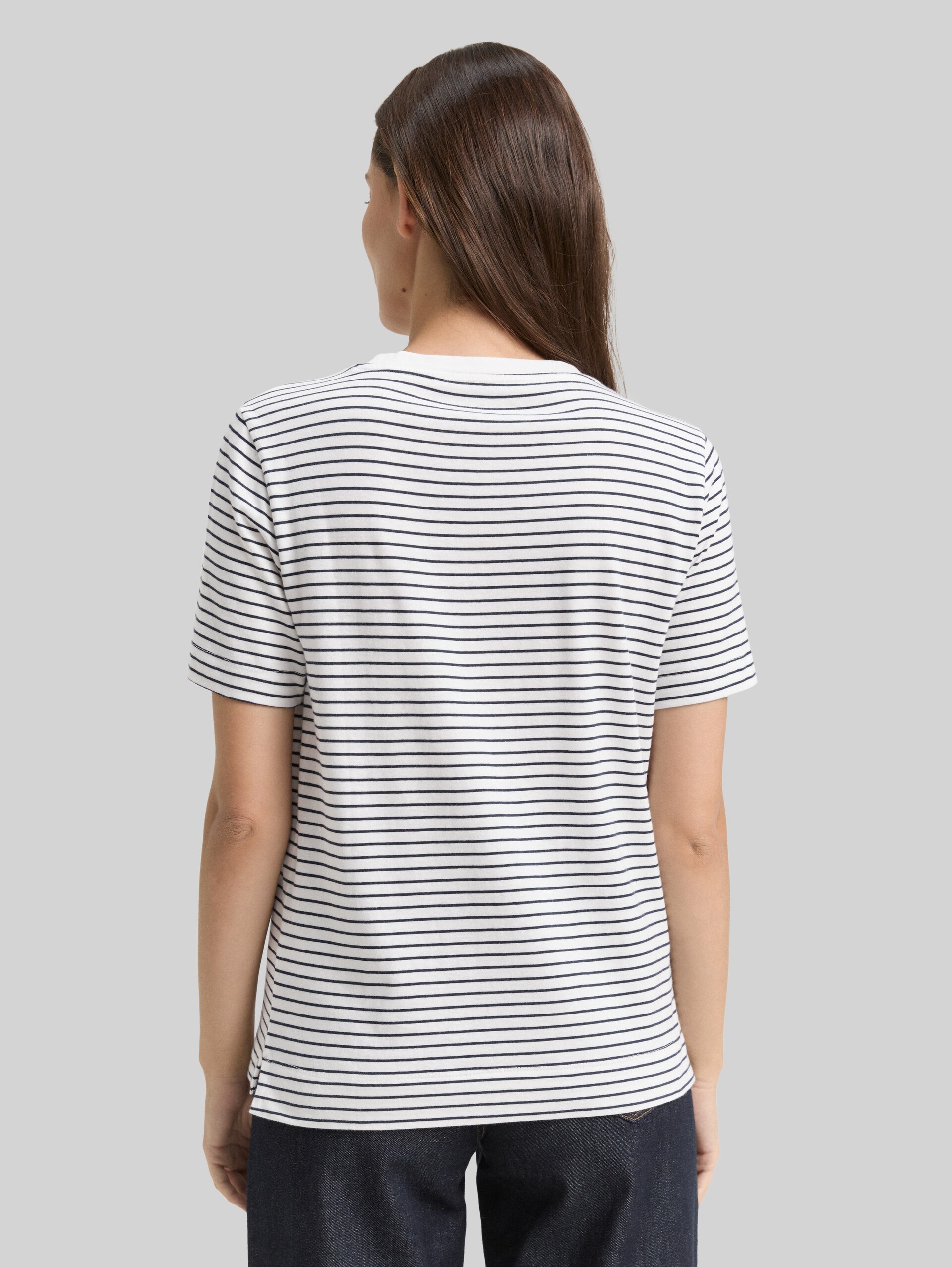 Cotton T-shirt - offwhite navy thin stripe - Neckline model-back view