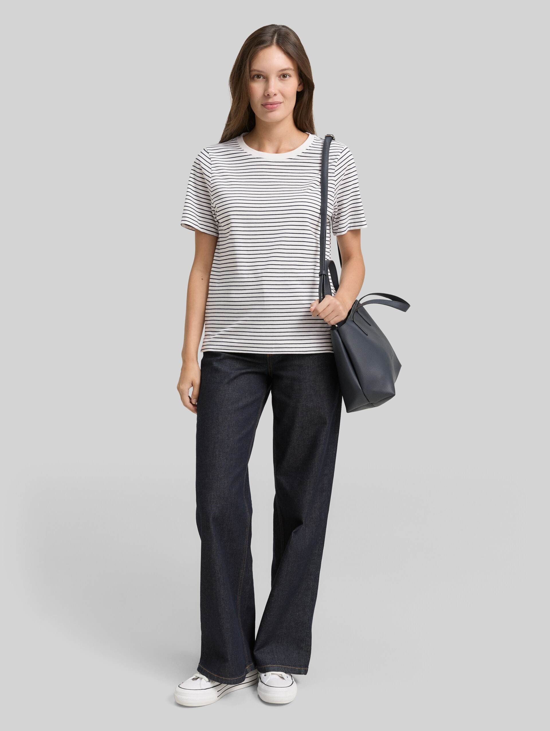 Cotton T-shirt - offwhite navy thin stripe - Model front view