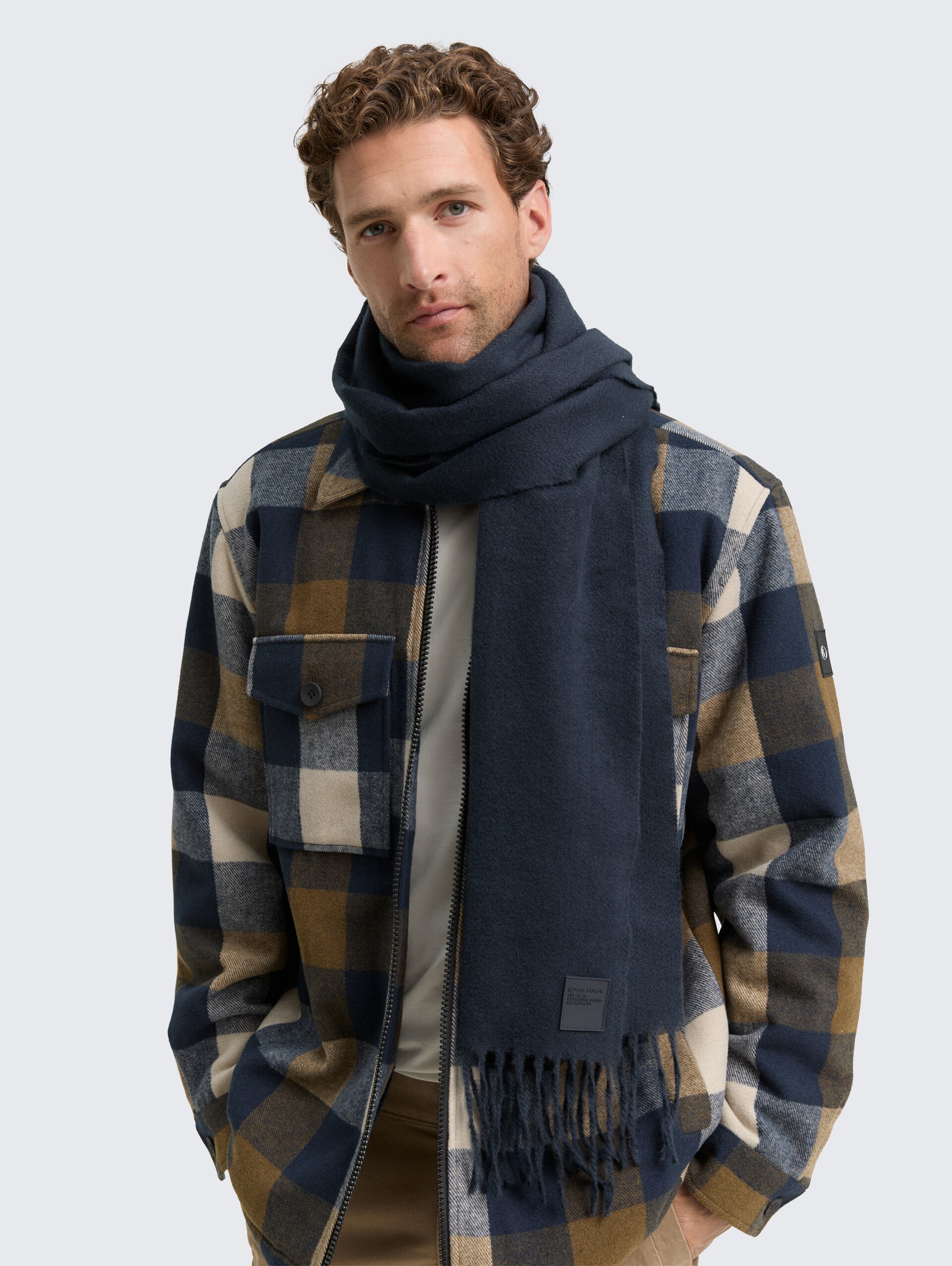 Schal mit Fransen - sky captain blue white melange - Ausschnitt Model-Vorderansicht