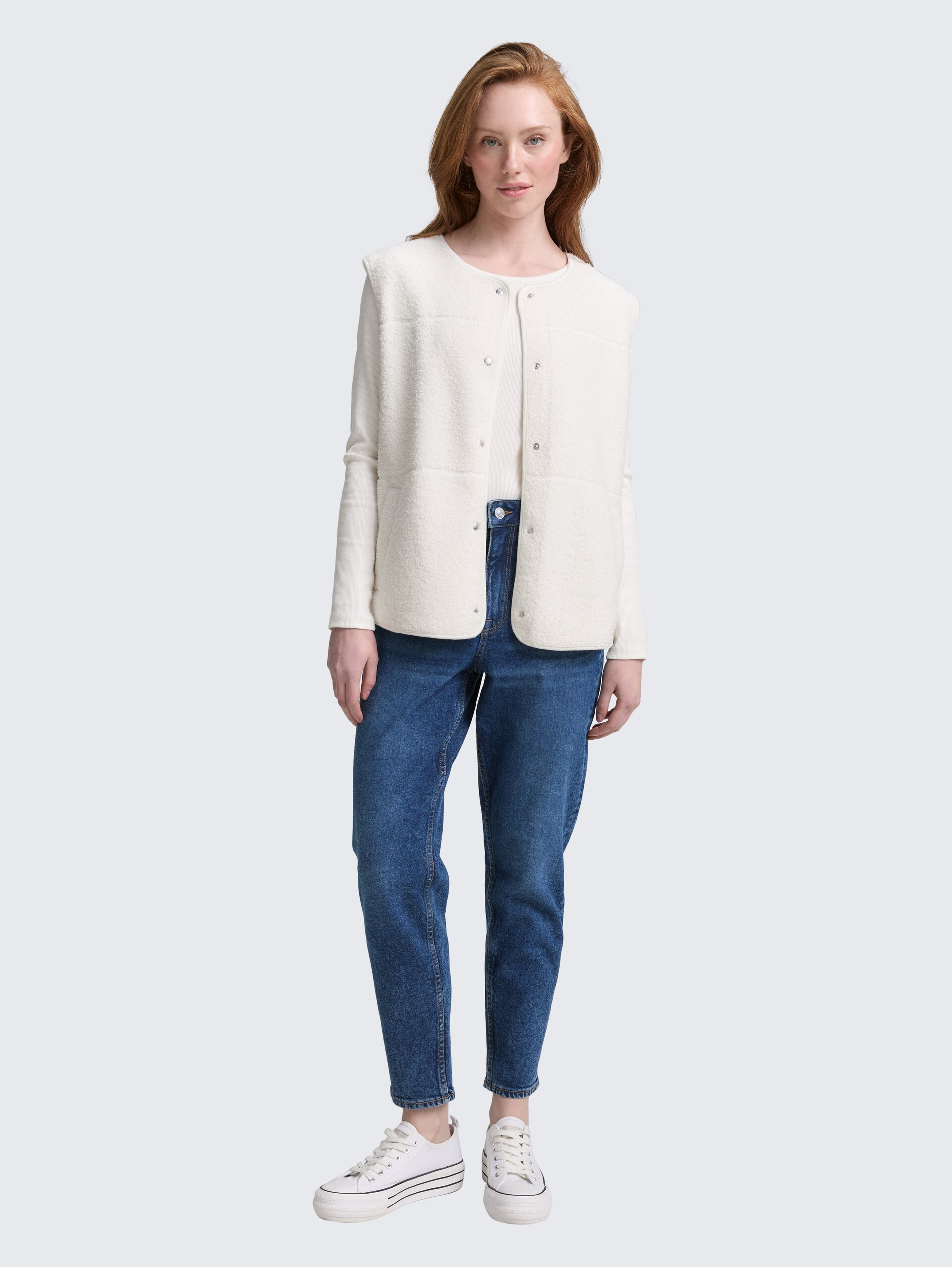 TTLINLEY MOM High Waist Ankle Jeans - Used Dark Stone Blue Denim - Model-Vorderansicht
