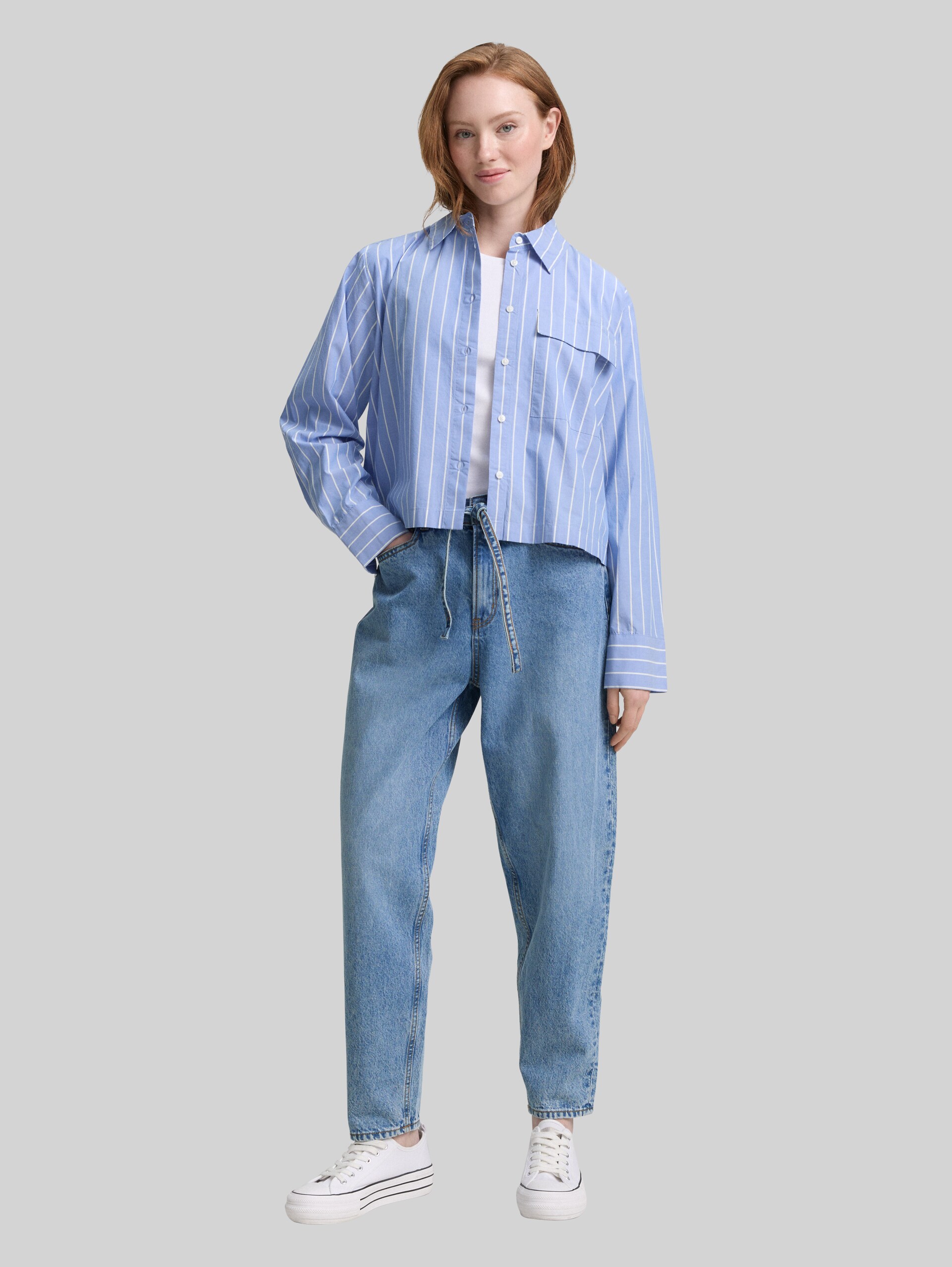 TTADEA BARREL Jeans with belt - Used Mid Stone Blue Denim - Model front view