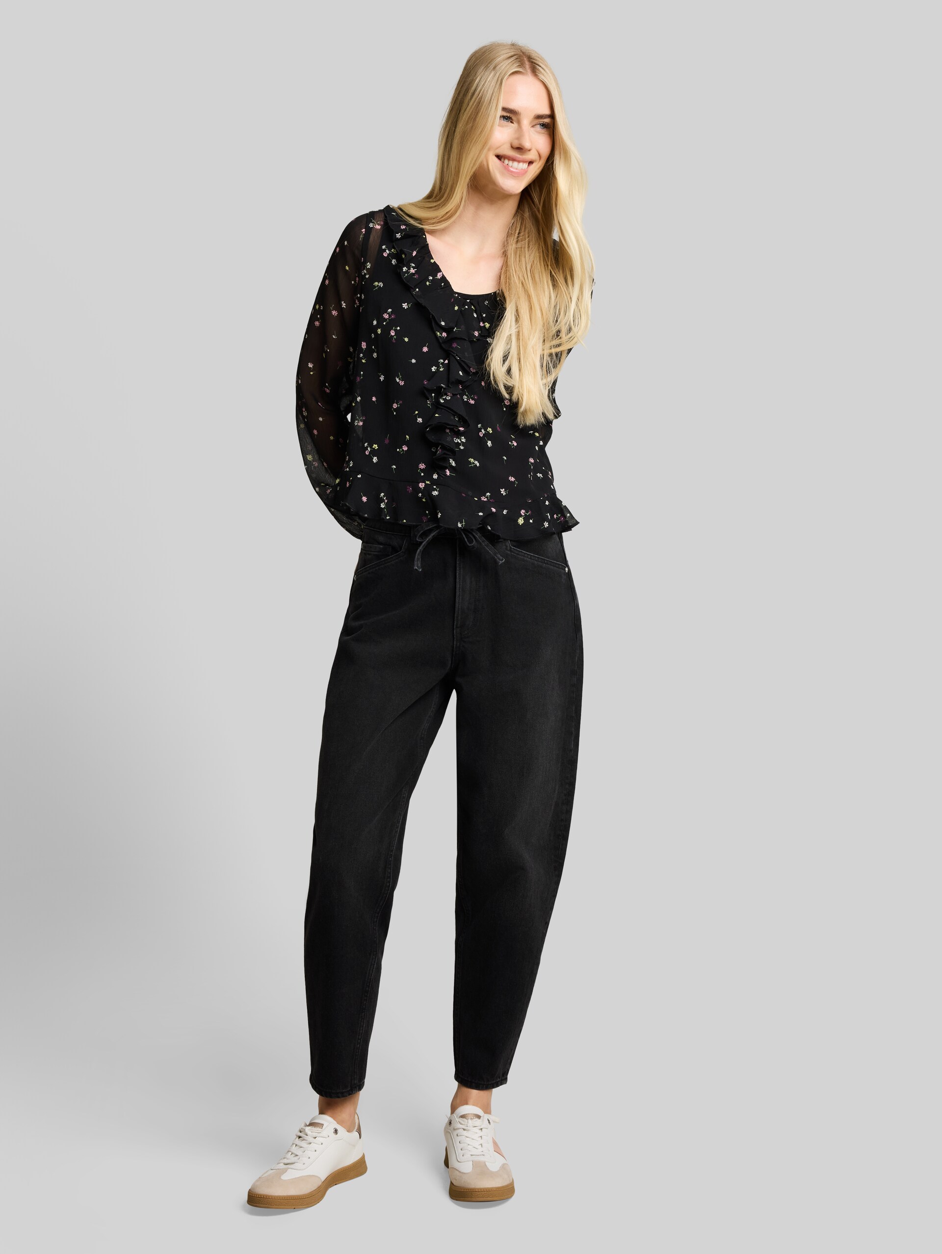 TTADEA BARREL Jeans mit Gürtel - dark stone black black denim - Model-Vorderansicht