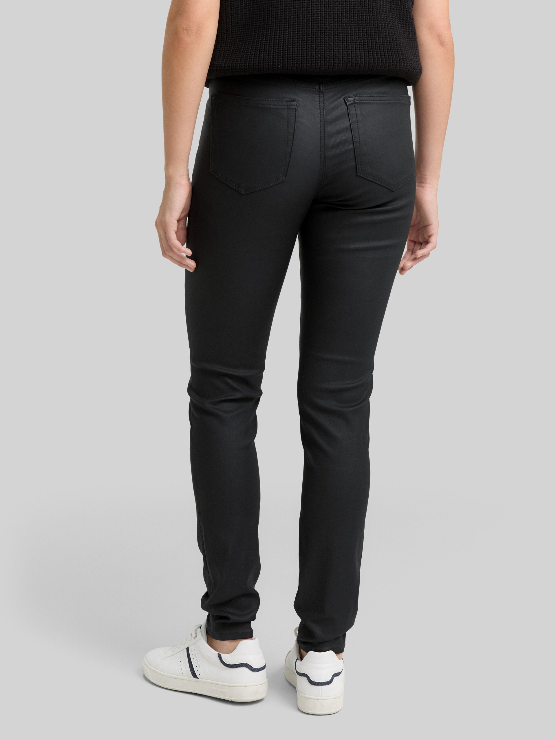 Coated TTNELA SKINNY jeans - coated black denim - Neckline model-back view