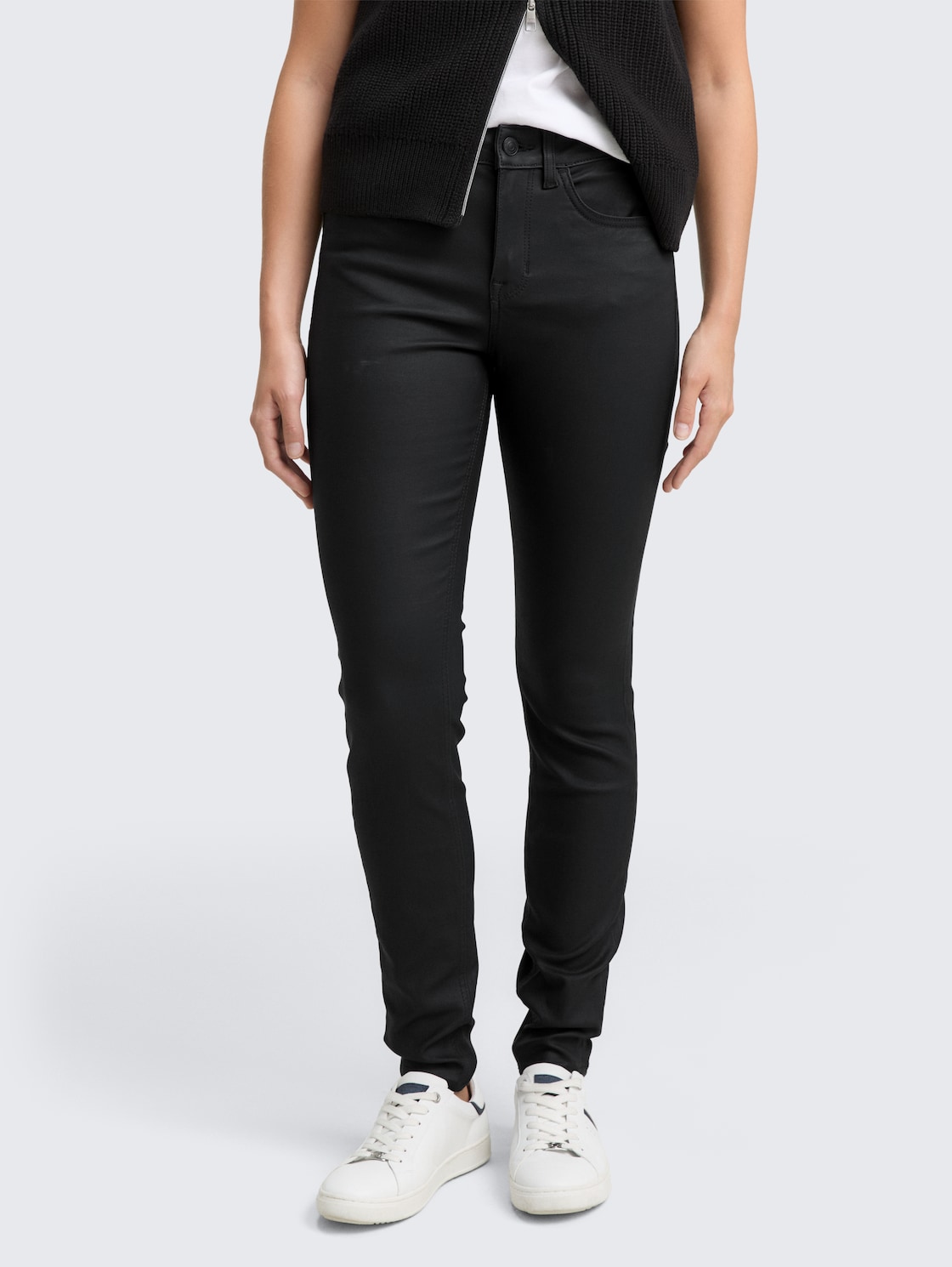 Coated TTNELA SKINNY Jeans - coated black denim - Ausschnitt Model-Vorderansicht