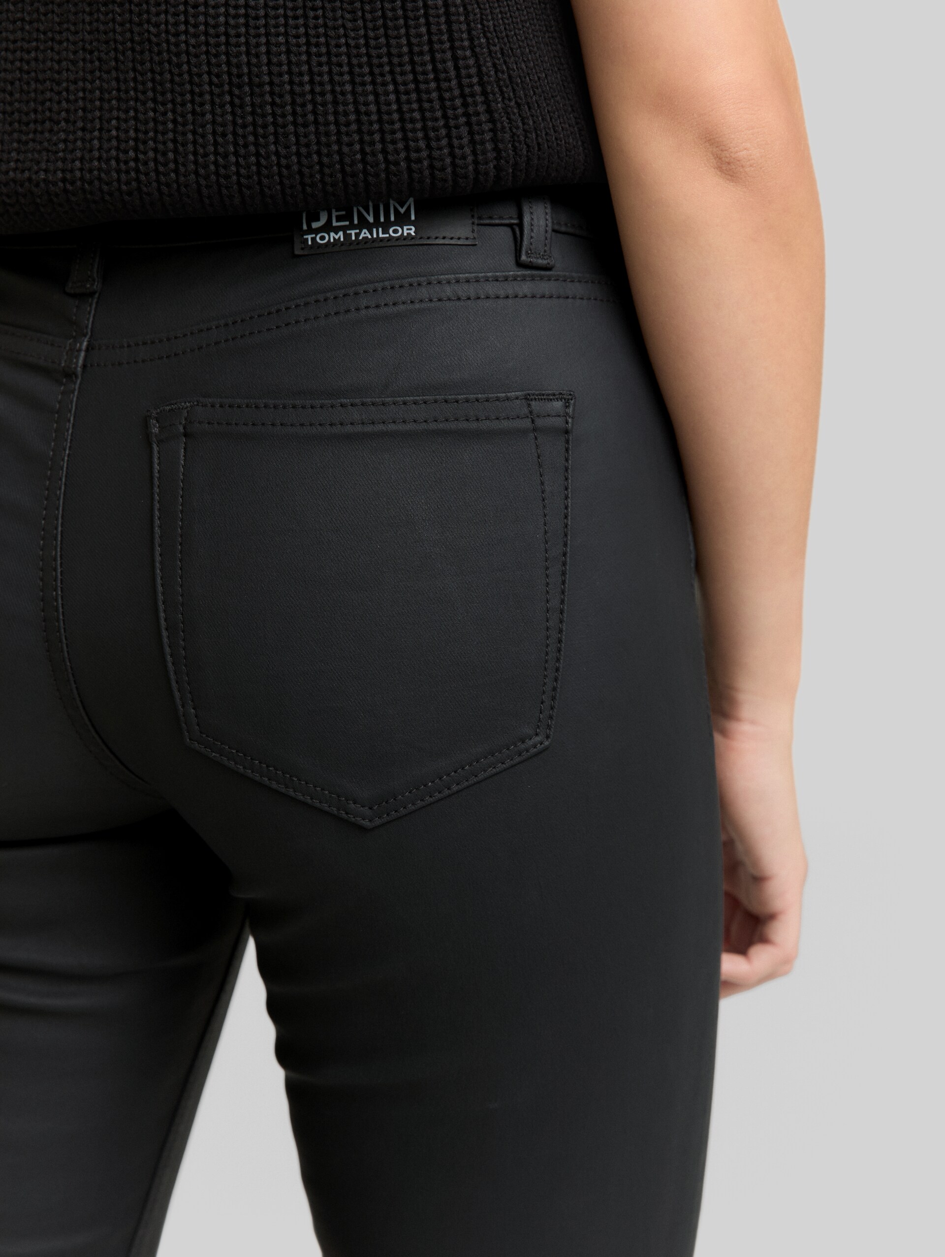Coated TTNELA SKINNY jeans - coated black denim - Detail model view