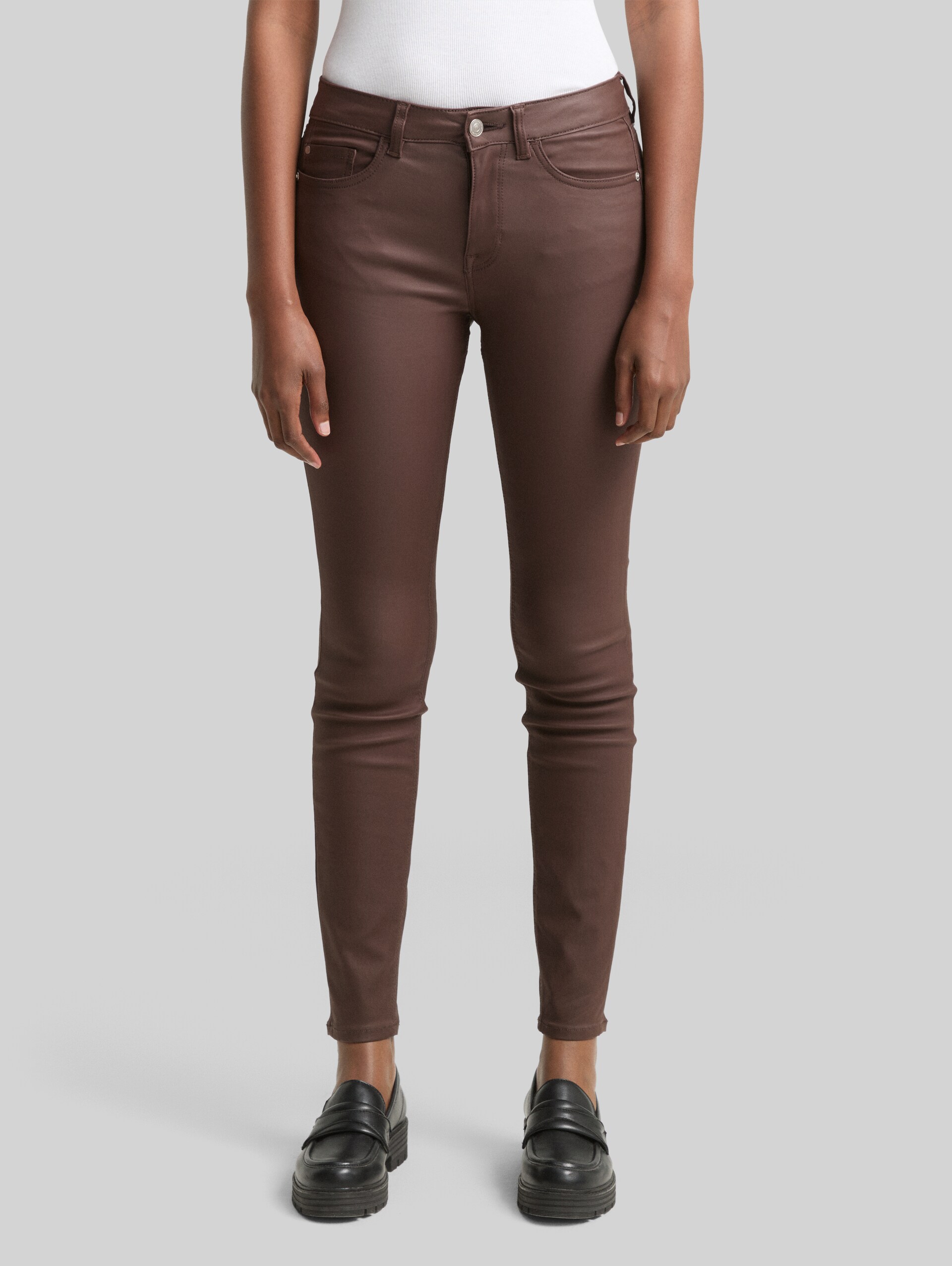 Coated TTNELA SKINNY jeans - brown coated denim - Neckline model front view