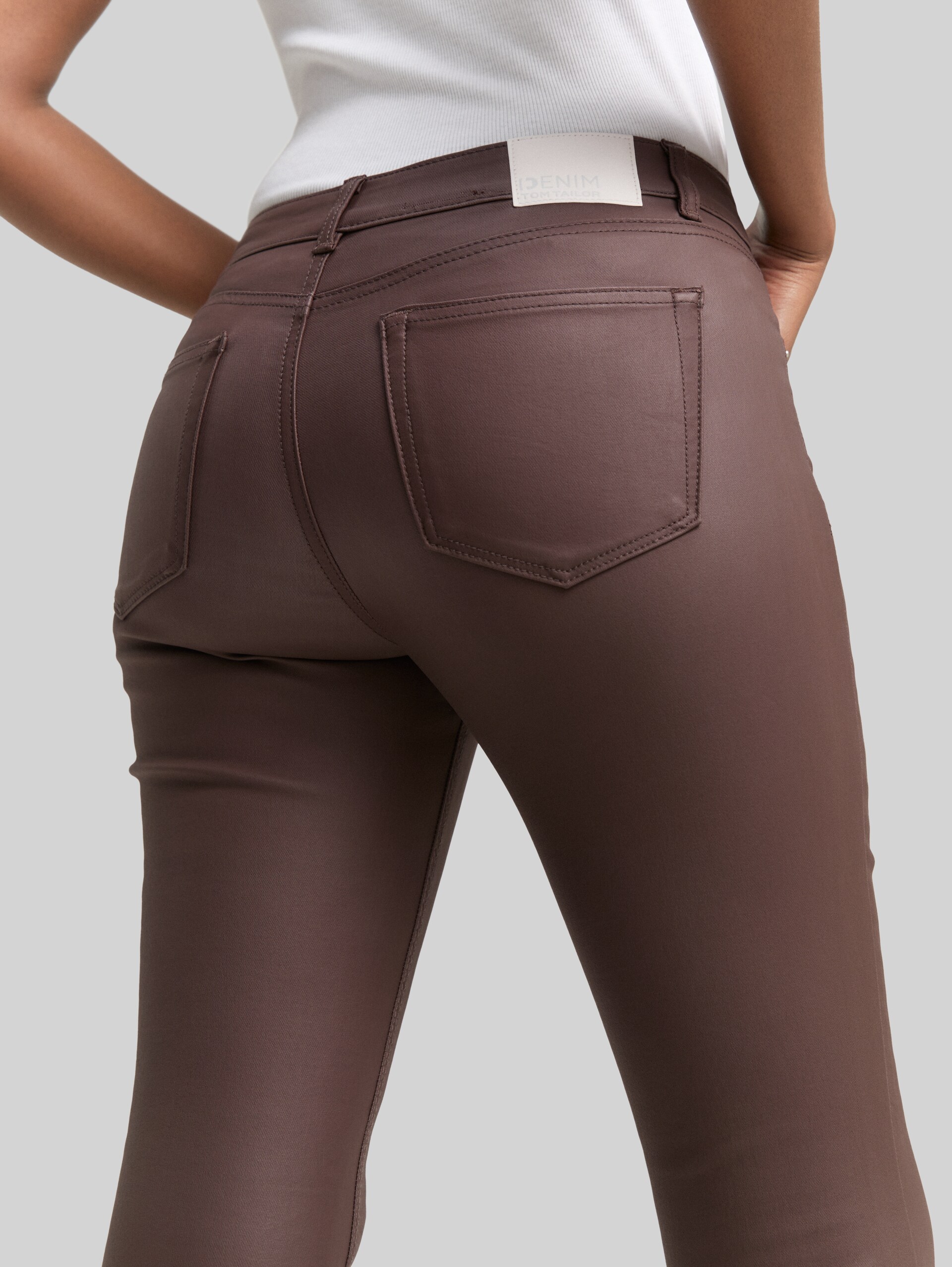 Coated TTNELA SKINNY jeans - brown coated denim - Detail model view