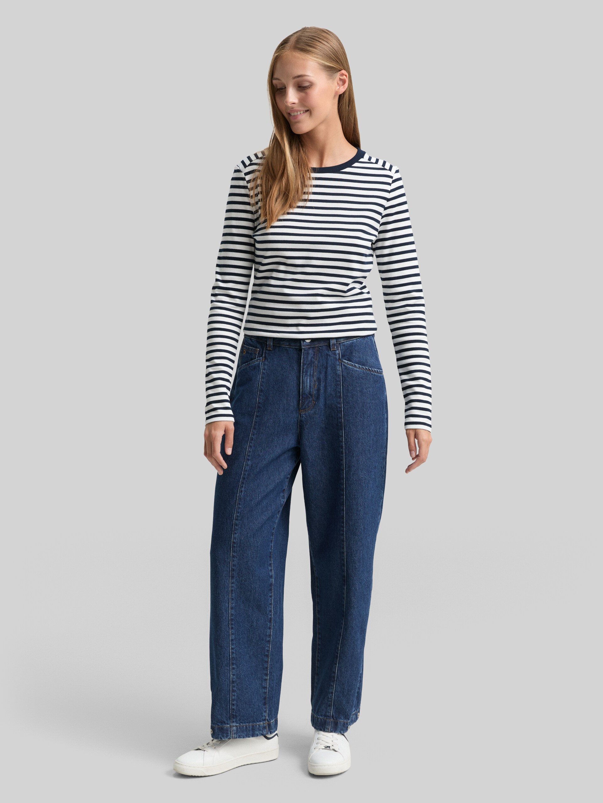 TTADEA BARREL Jean à ouverture de jambe ajustable - Clean Dark Stone Blue Denim - Vue de face du modèle