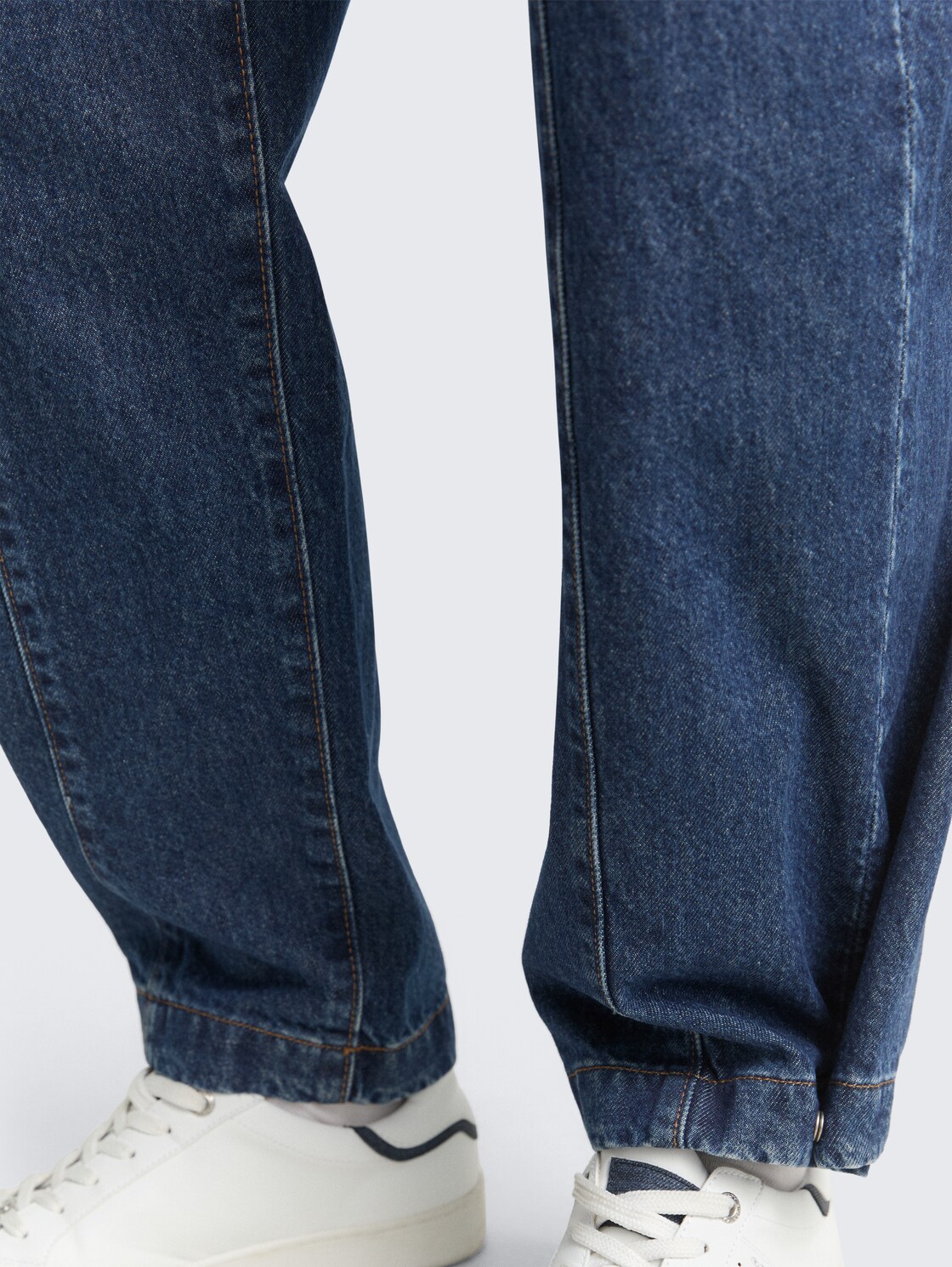 TTADEA BARREL Jeans mit verstellbarer Beinöffnung - Clean Dark Stone Blue Denim - Detail-Model-Ansicht