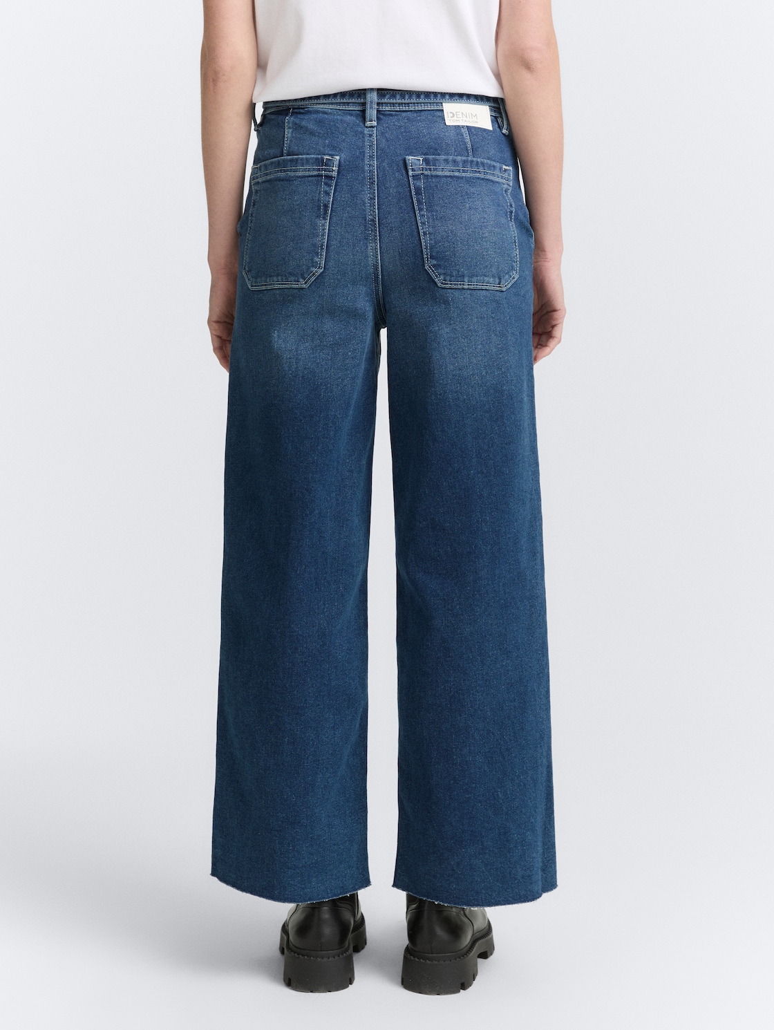 TTMIJA CULOTTE Jeans mit Gürtel - Used Mid Stone Blue Denim - Auschnitt Model-Rückansicht