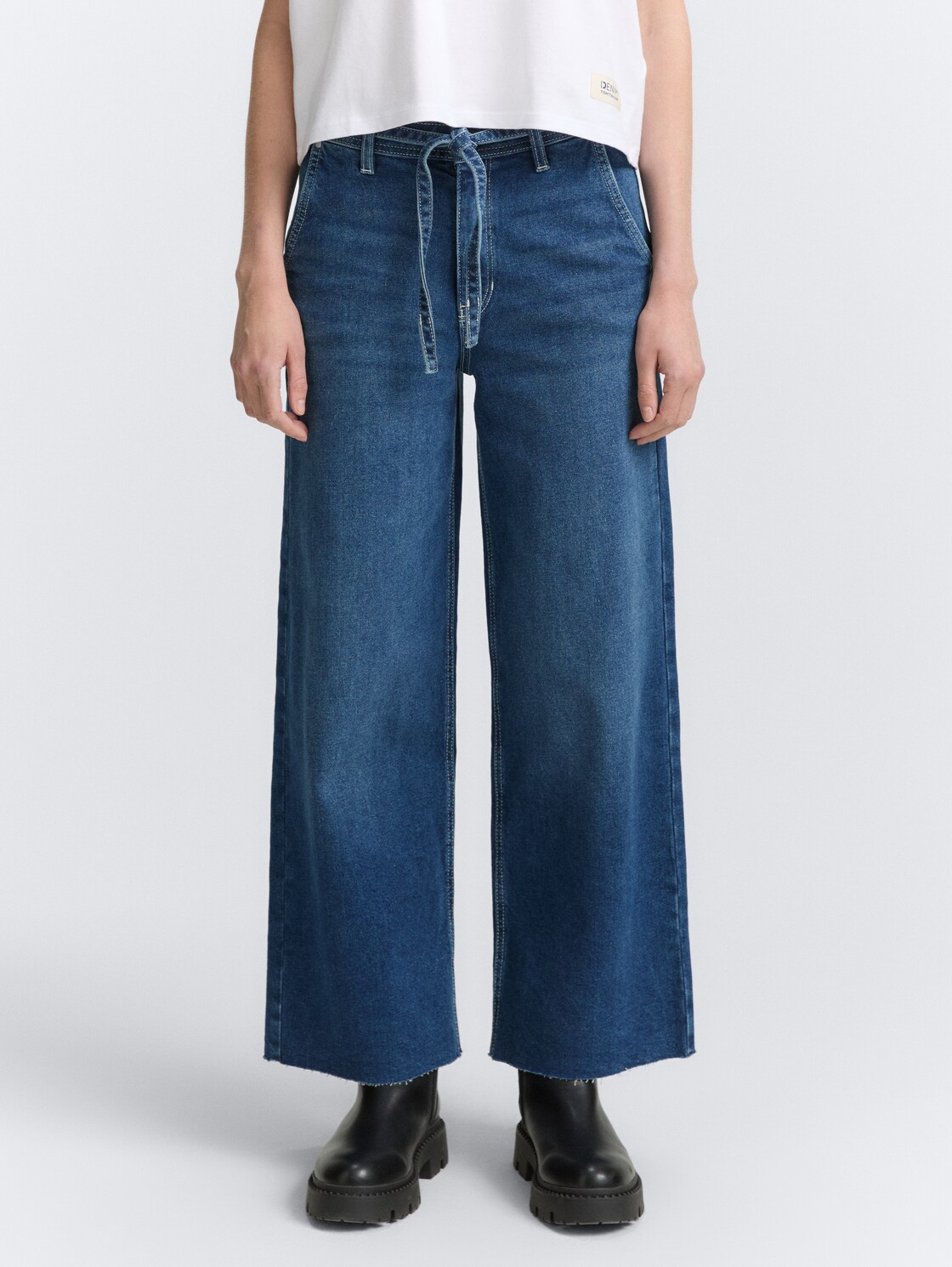 TTMIJA CULOTTE Jeans mit Gürtel - Used Mid Stone Blue Denim - Ausschnitt Model-Vorderansicht