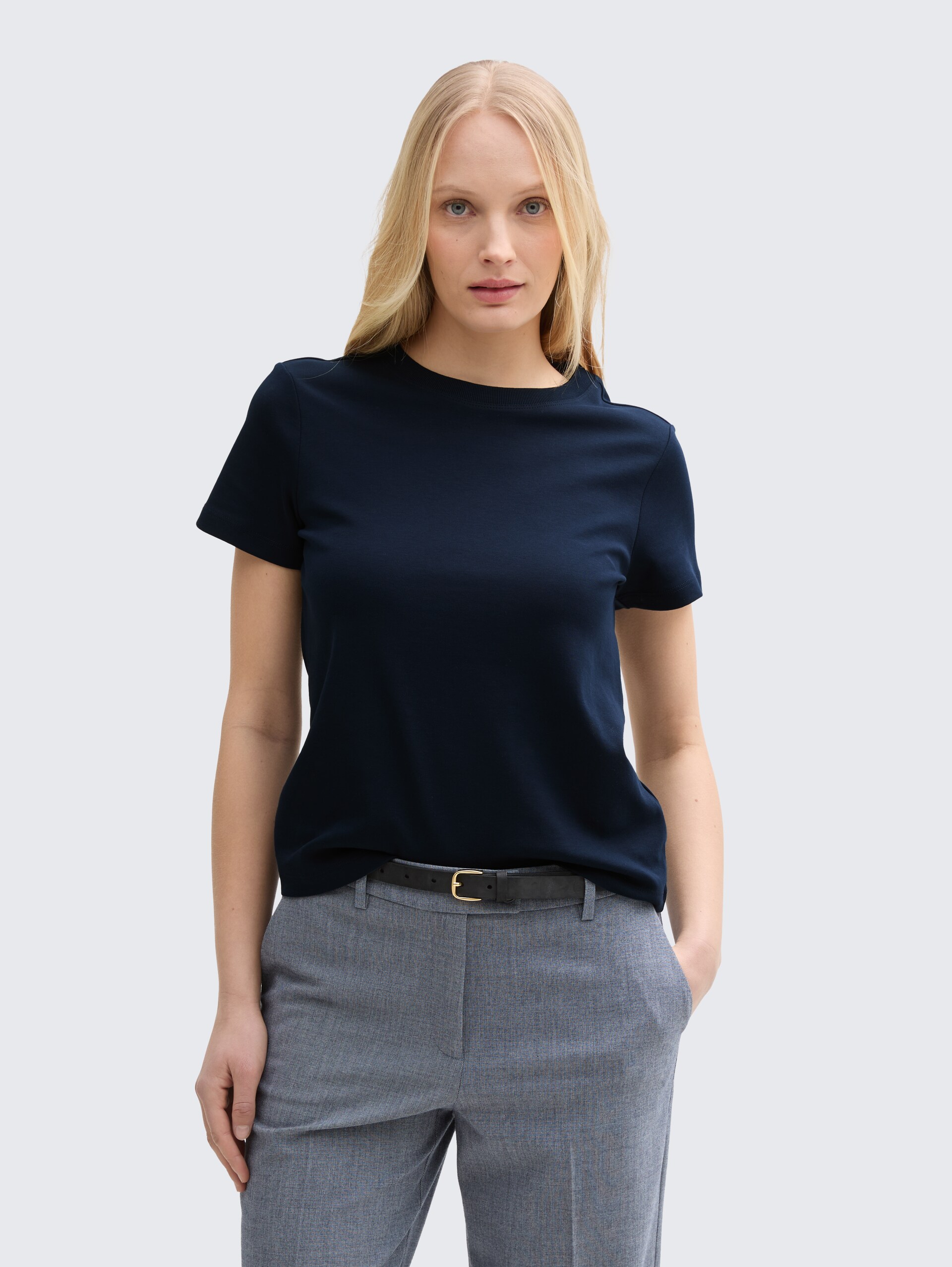 T-Shirt mit Rundhalsausschnitt - sky captain blue - Ausschnitt Model-Vorderansicht