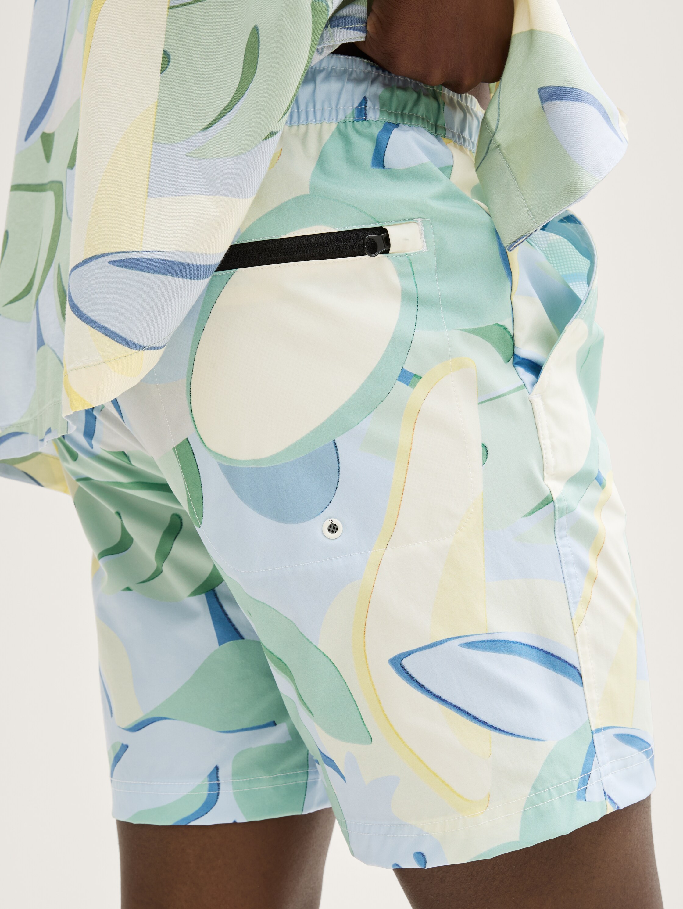 Badeshorts mit Print - colorful_big_tropical_print - 