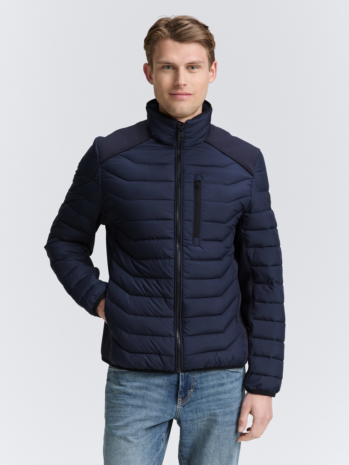 Lightweight Hybrid Steppjacke - sky captain blue - Model-Vorderansicht
